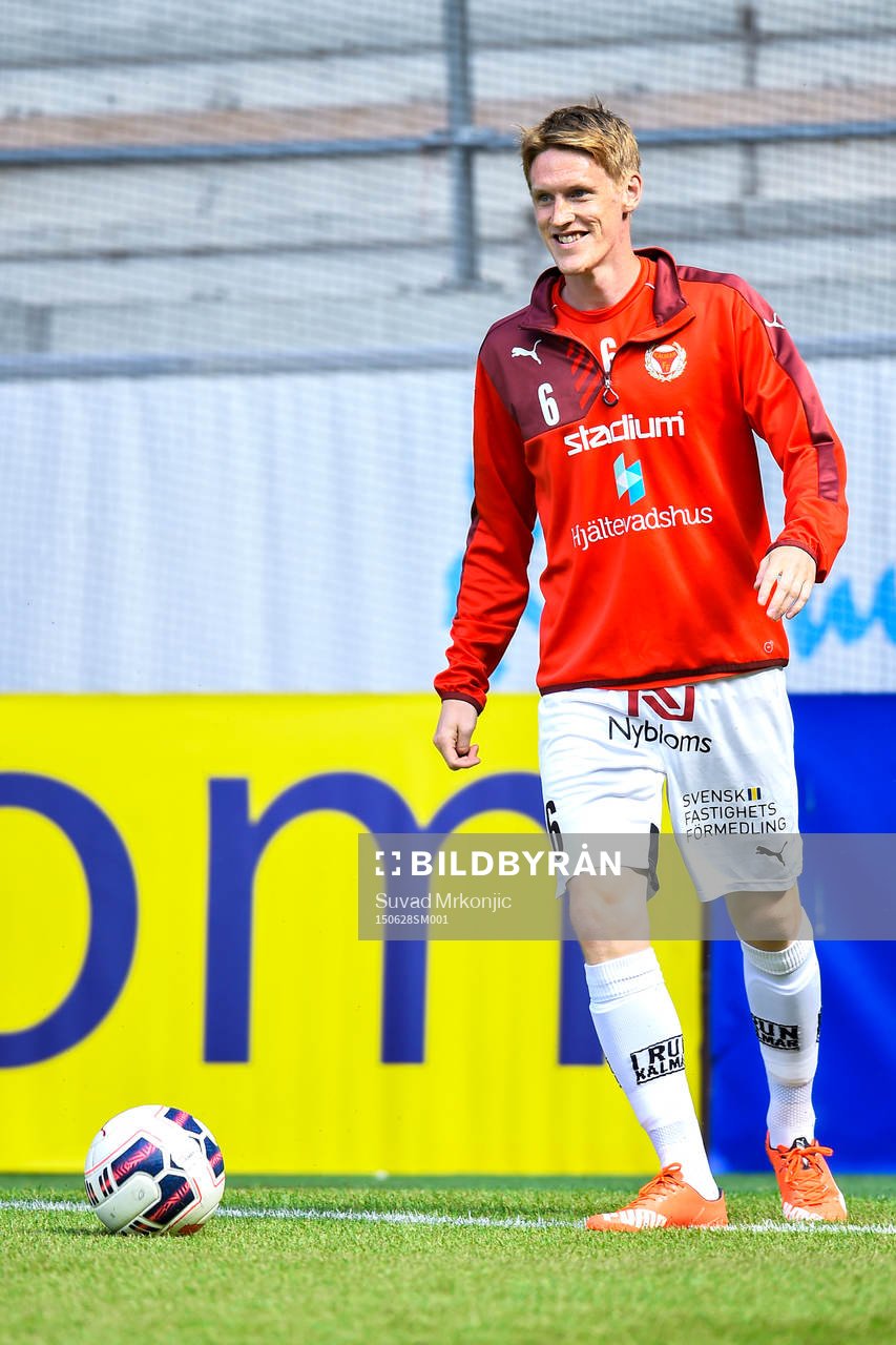 Kalmars Rasmus Elm värmer upp