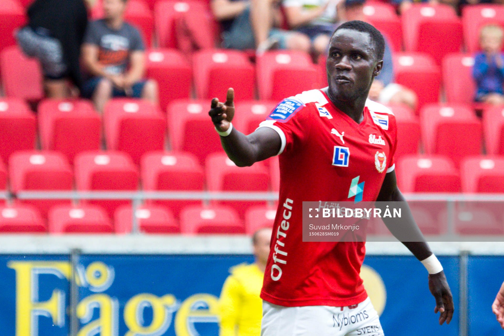 Kalmars Papa Alioune Diouf jublar
