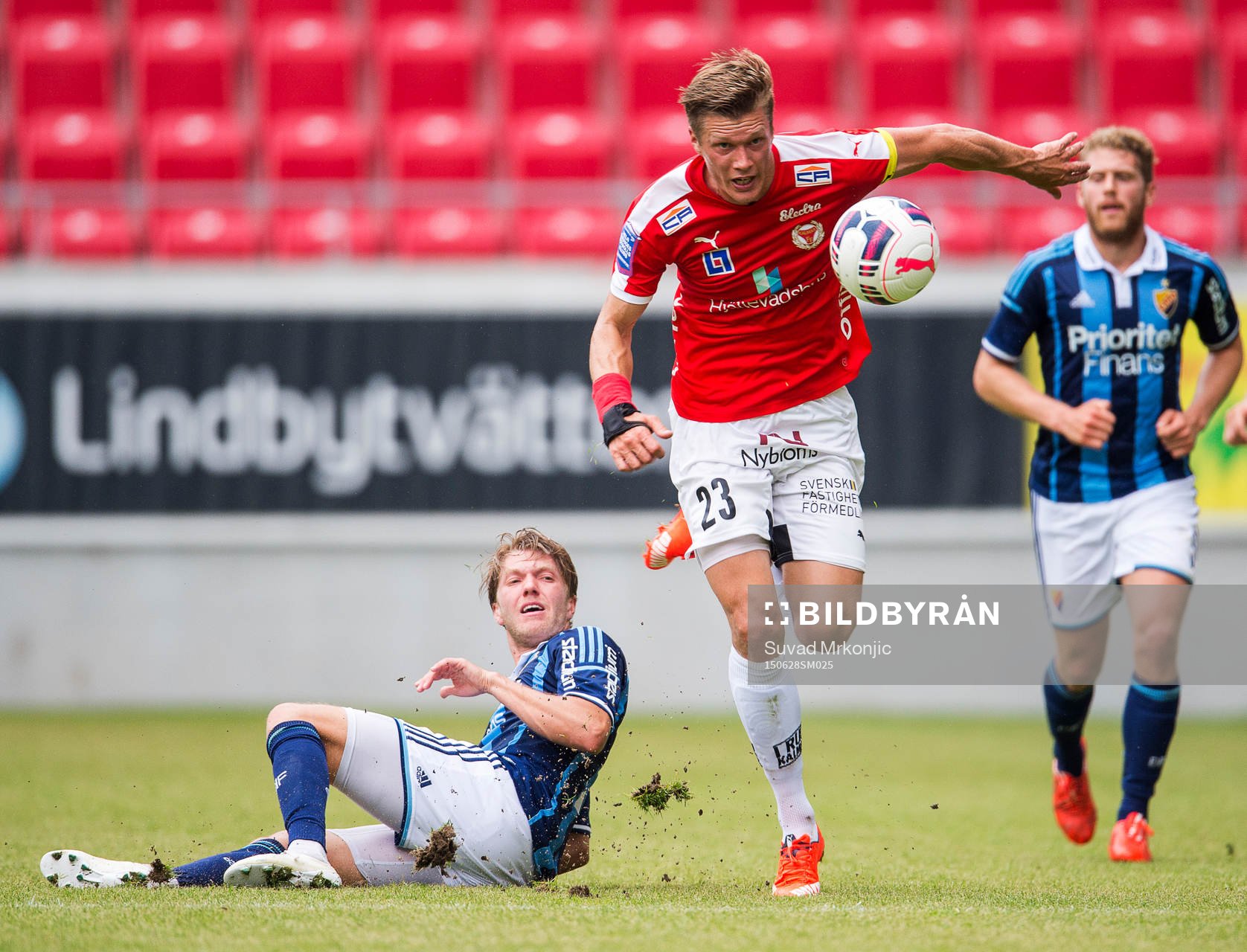 Djurgårdens Stefan Karlsson och Kalmars Viktor Elm