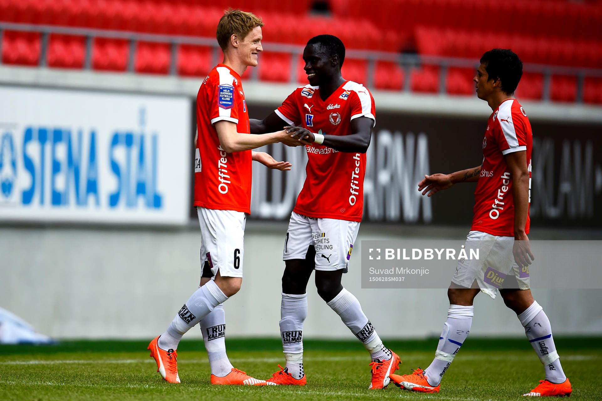 Kalmars Rasmus Elm på väg in