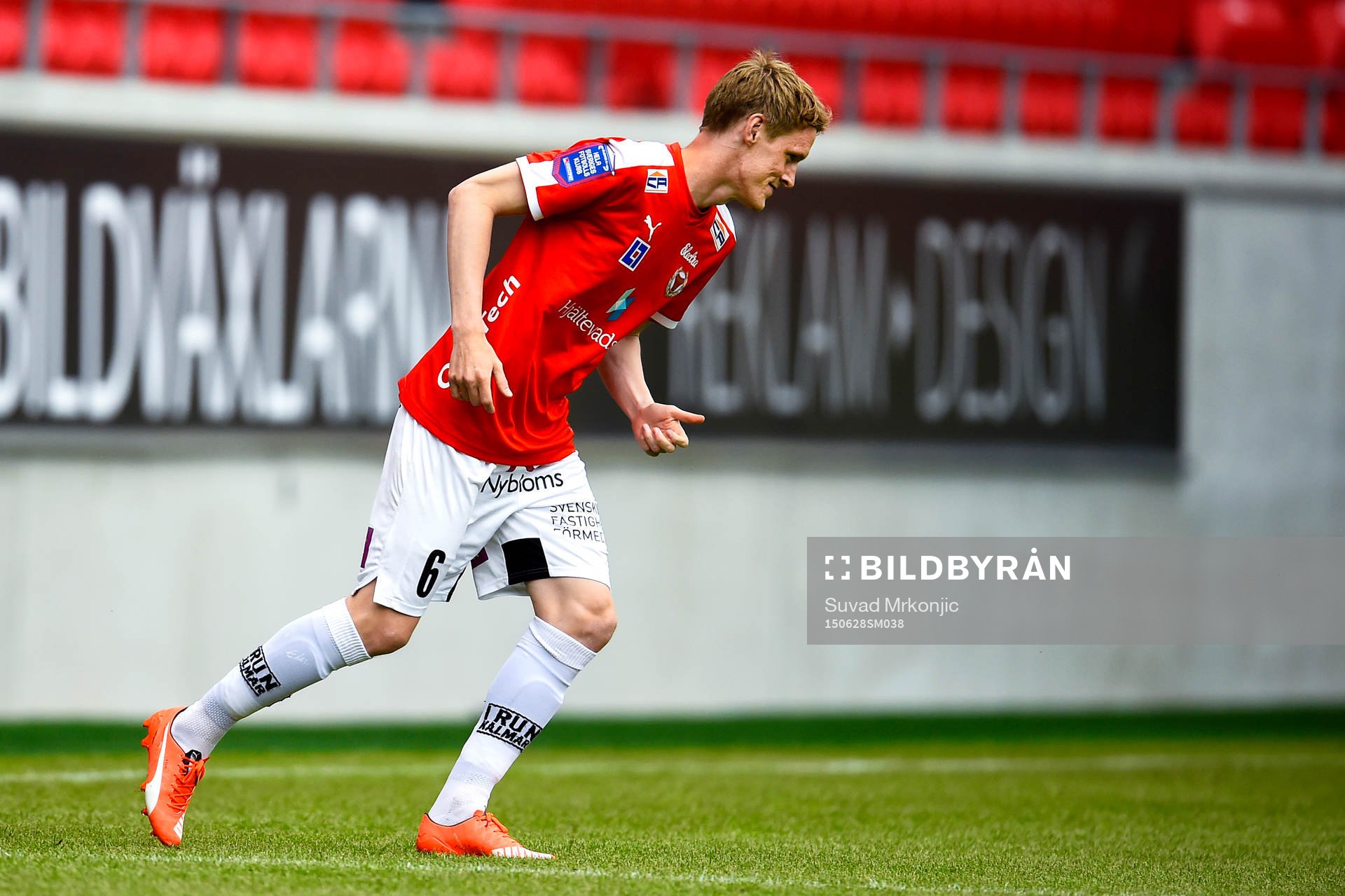 Kalmars Rasmus Elm på väg in
