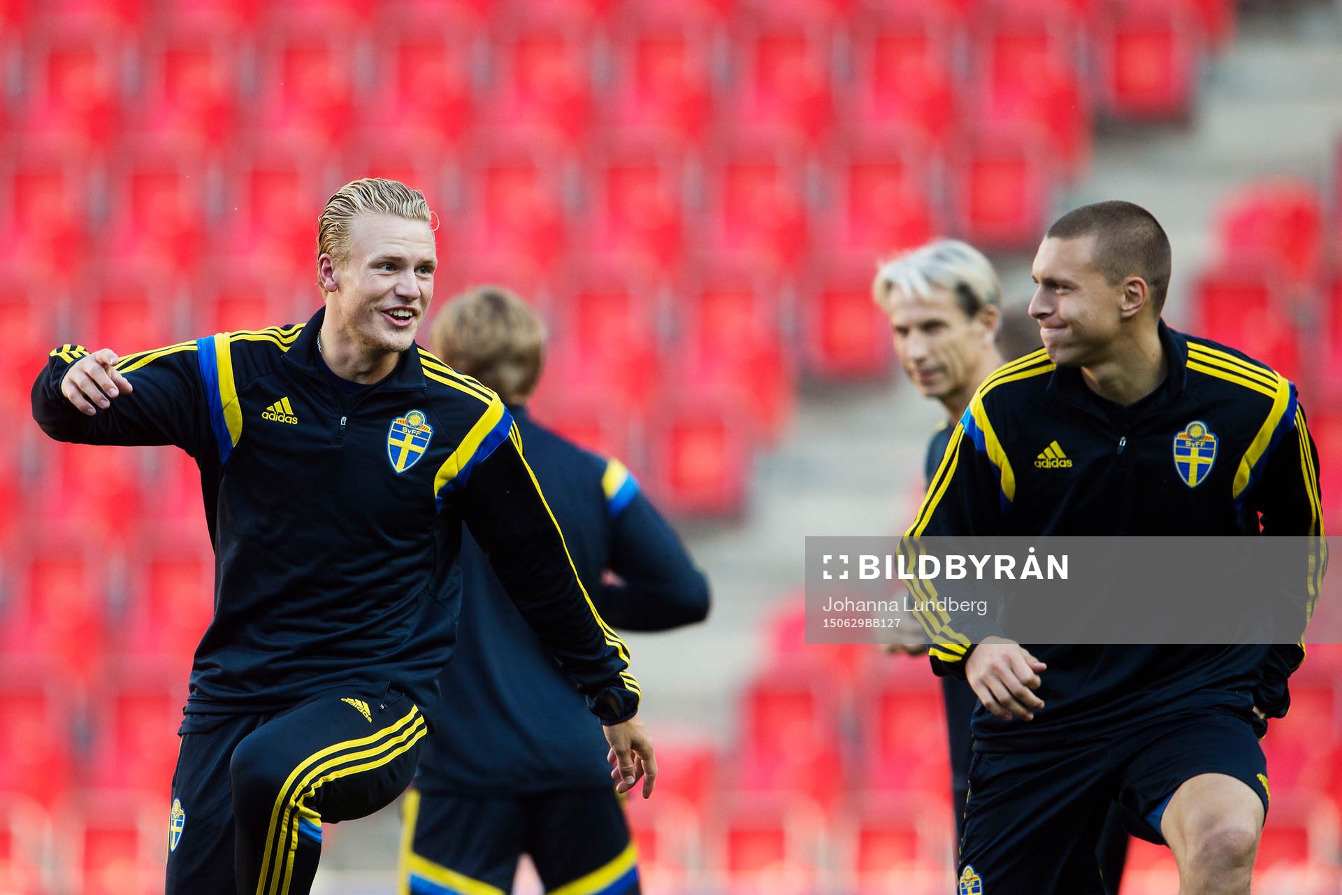 Sveriges Oscar Hiljemark och Victor Nilsson Lindelöf