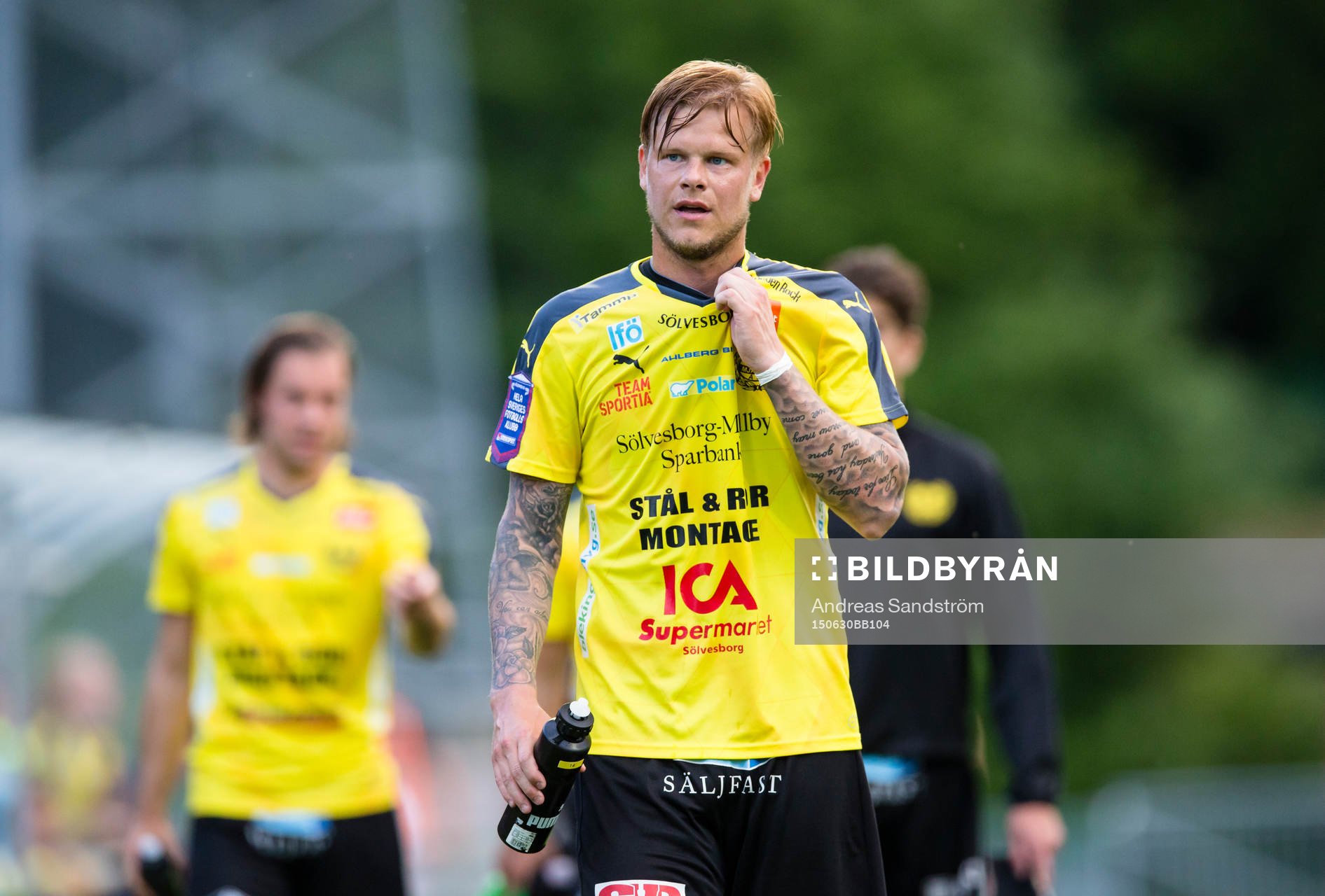 Mjällbys tvåmålsskytt David Löfquist ser deppig ut