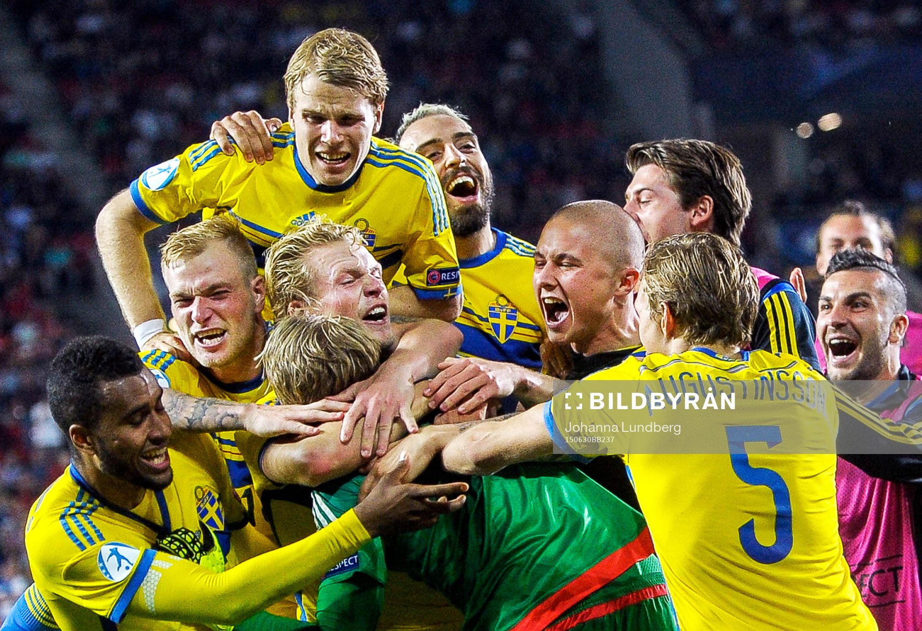 Sveriges spelare jublar
