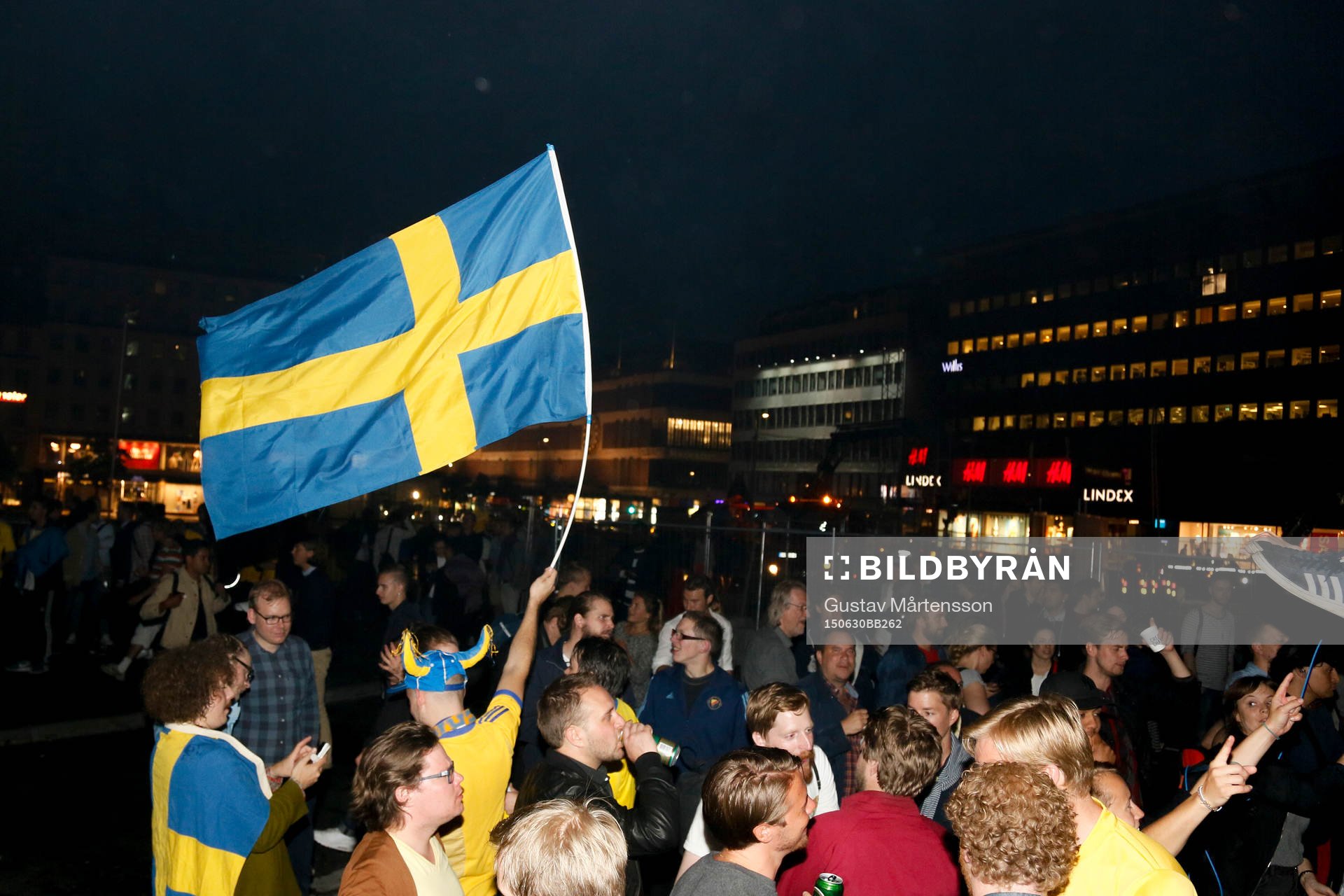 Svenska supportrar firar guldet i U21-EM