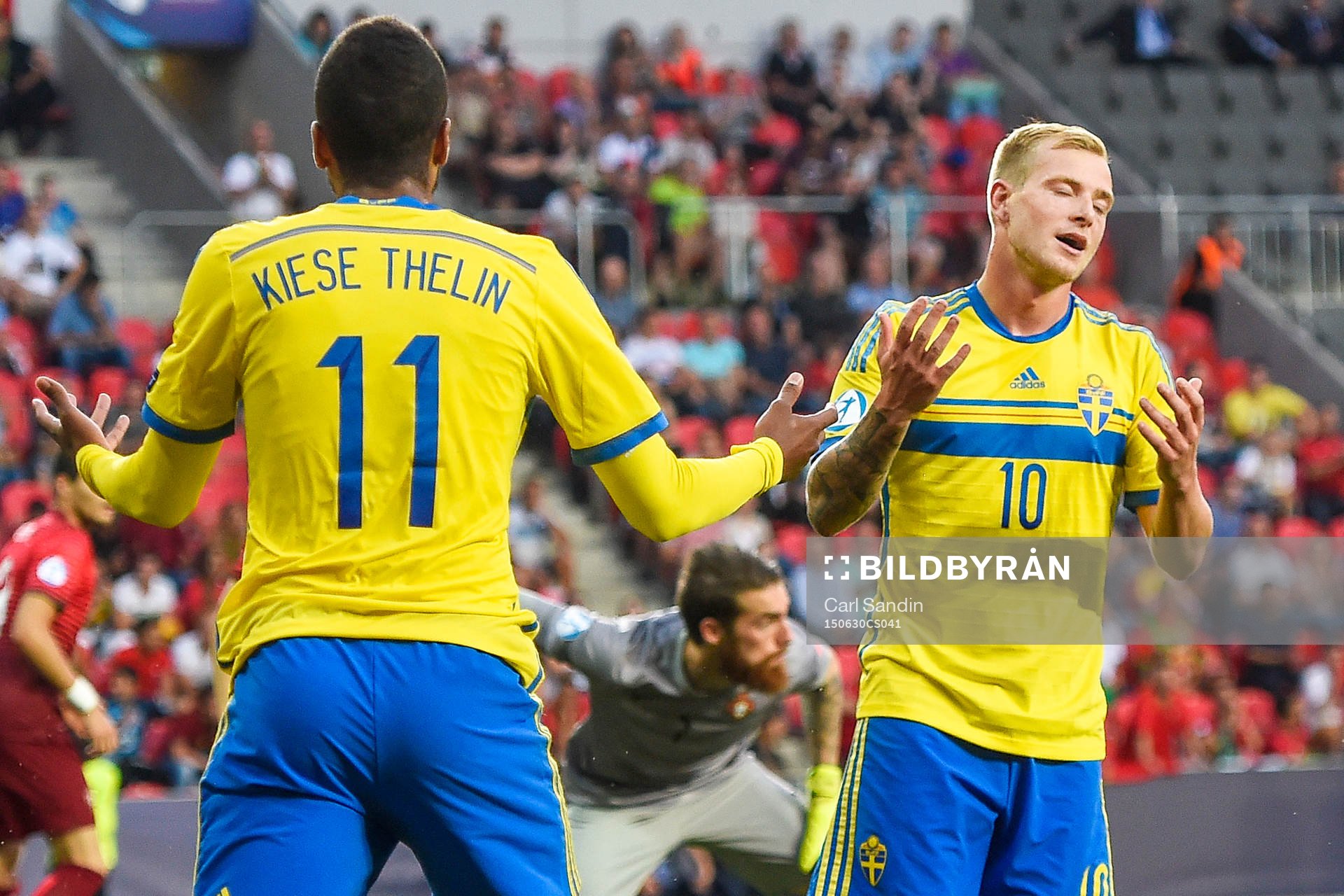 Sveriges Isaac Kiese Thelin och John Guidetti deppar