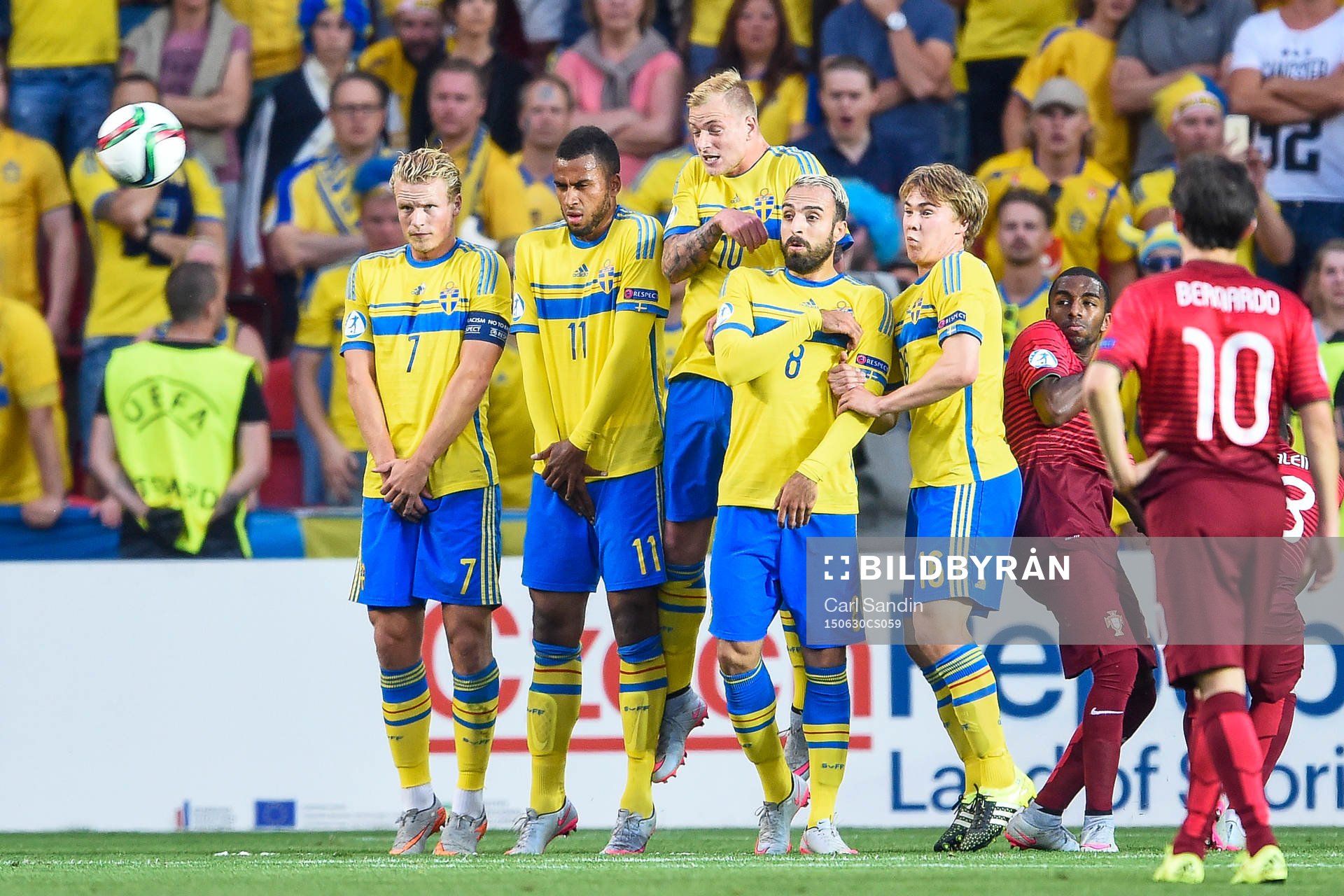 Sveriges Oscar Hiljemark , Isaac Kiese Thelin , John