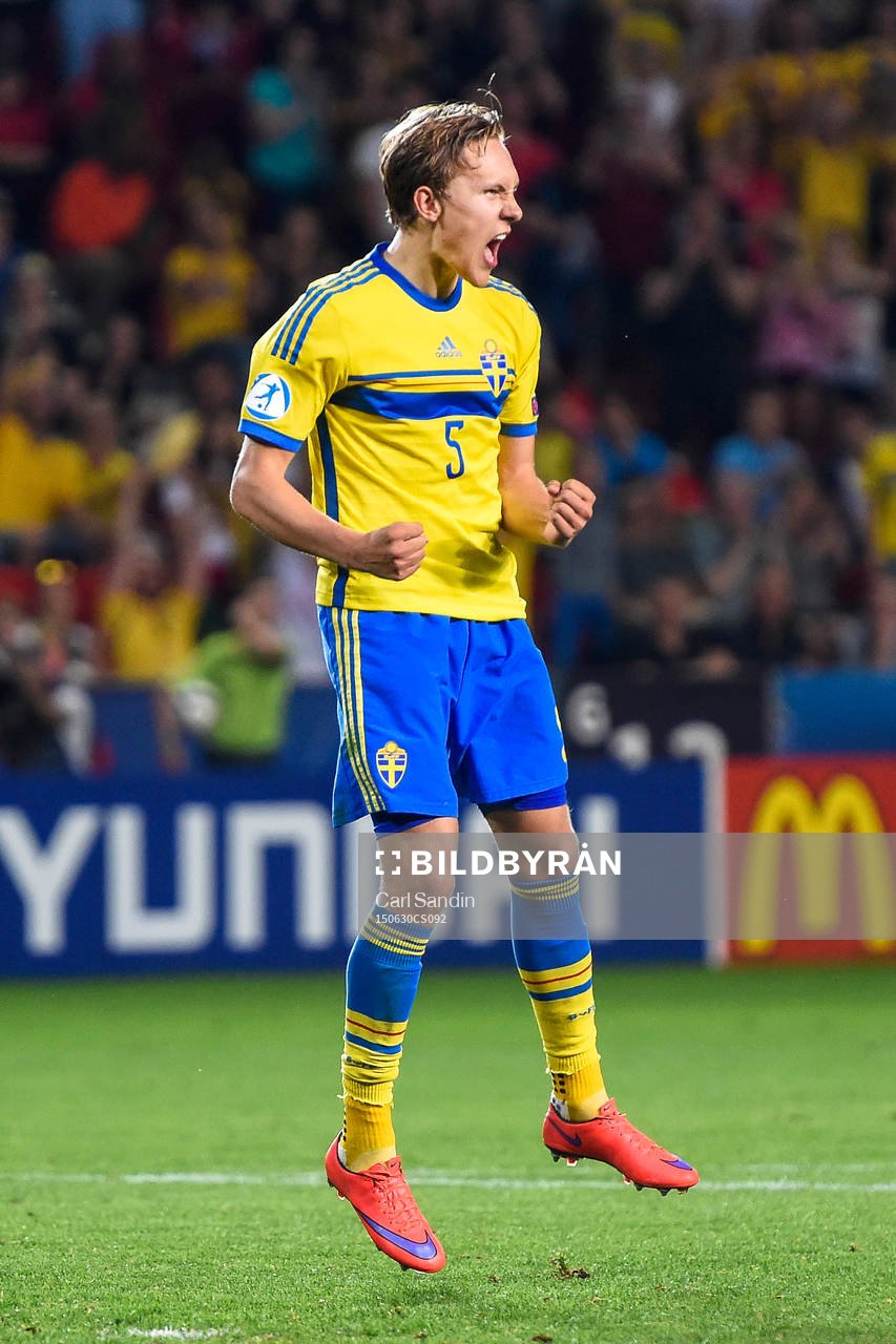 Sveriges Ludwig Augustinsson jublar