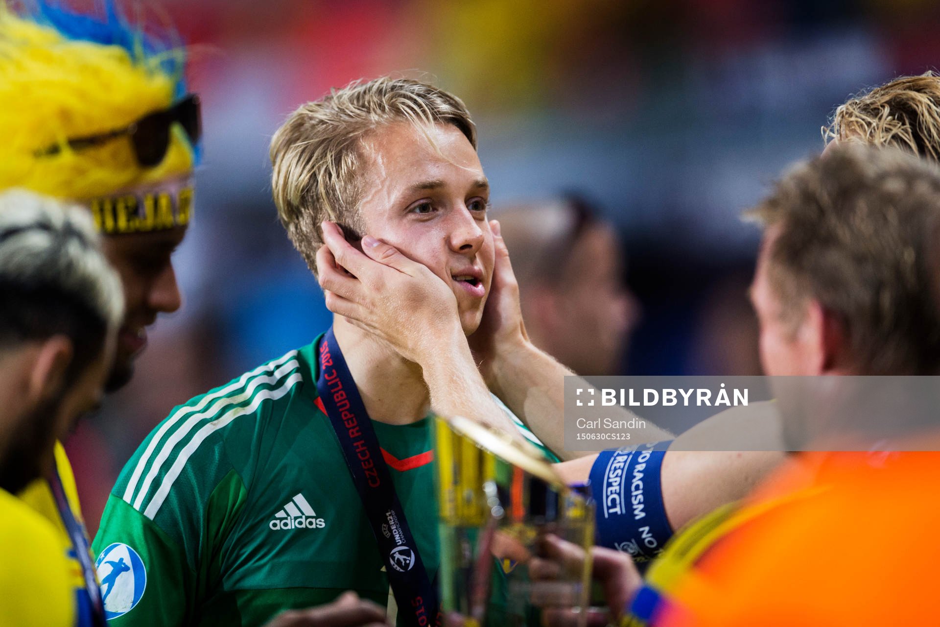 Sveriges målvakt Patrik Carlgren jublar