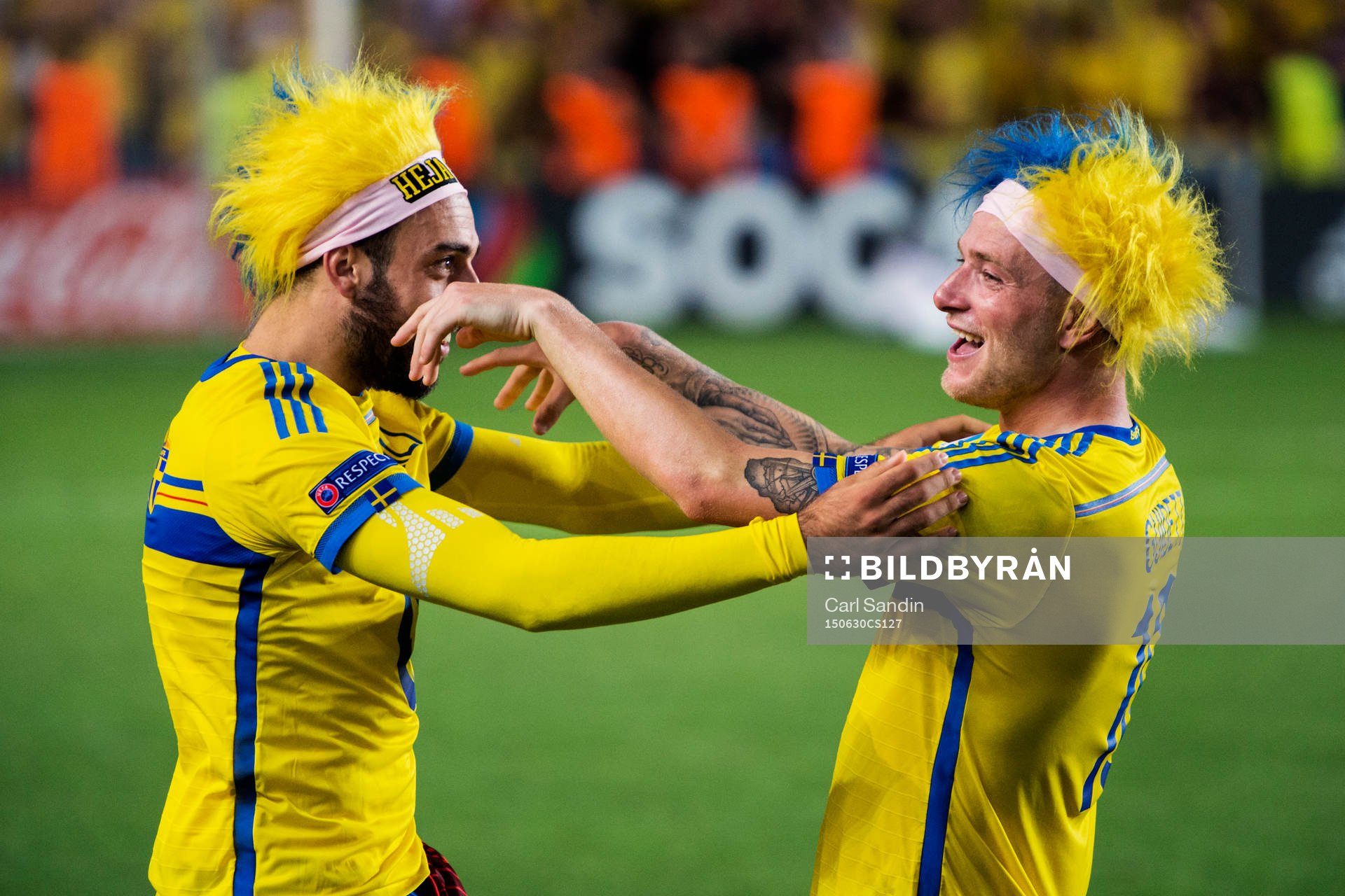 Sveriges Abdullah Khalili och John Guidetti jublar