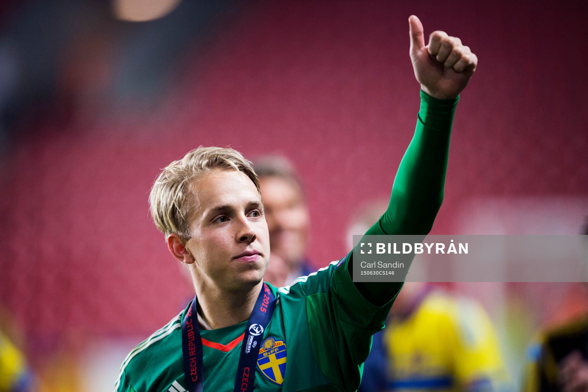 Sveriges målvakt Patrik Carlgren jublar