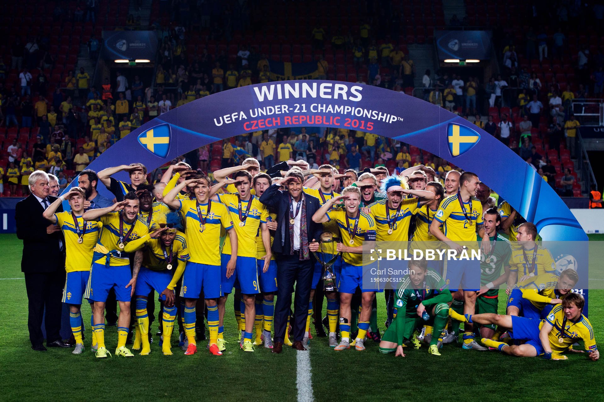 Det svenska laget jublar efter fotbollsmatchen i U21-EM mellan Sverige och Portugal den 30 juni 2015 i Prag.