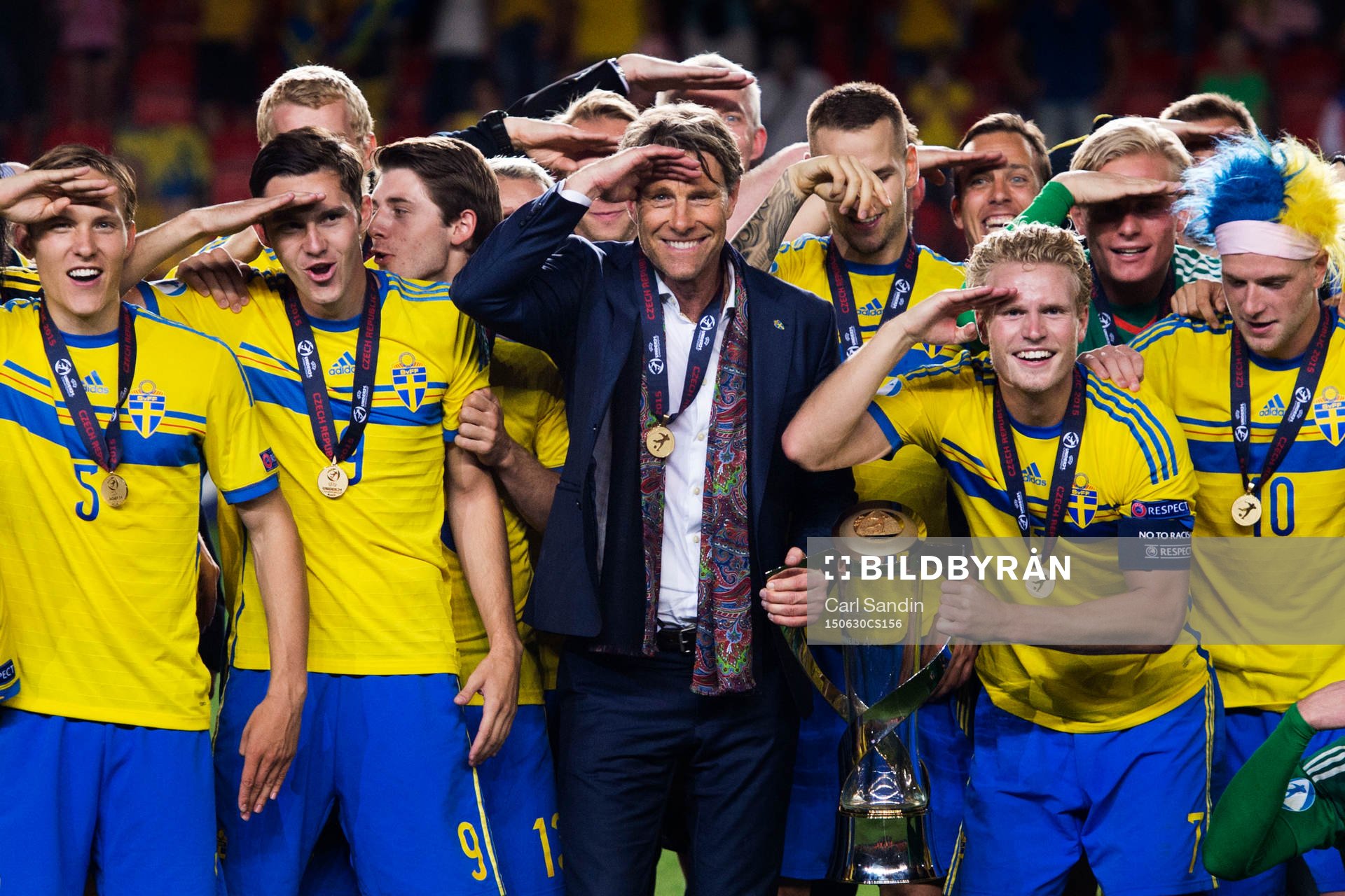 Sveriges förbundskapten Håkan Ericson jublar med laget