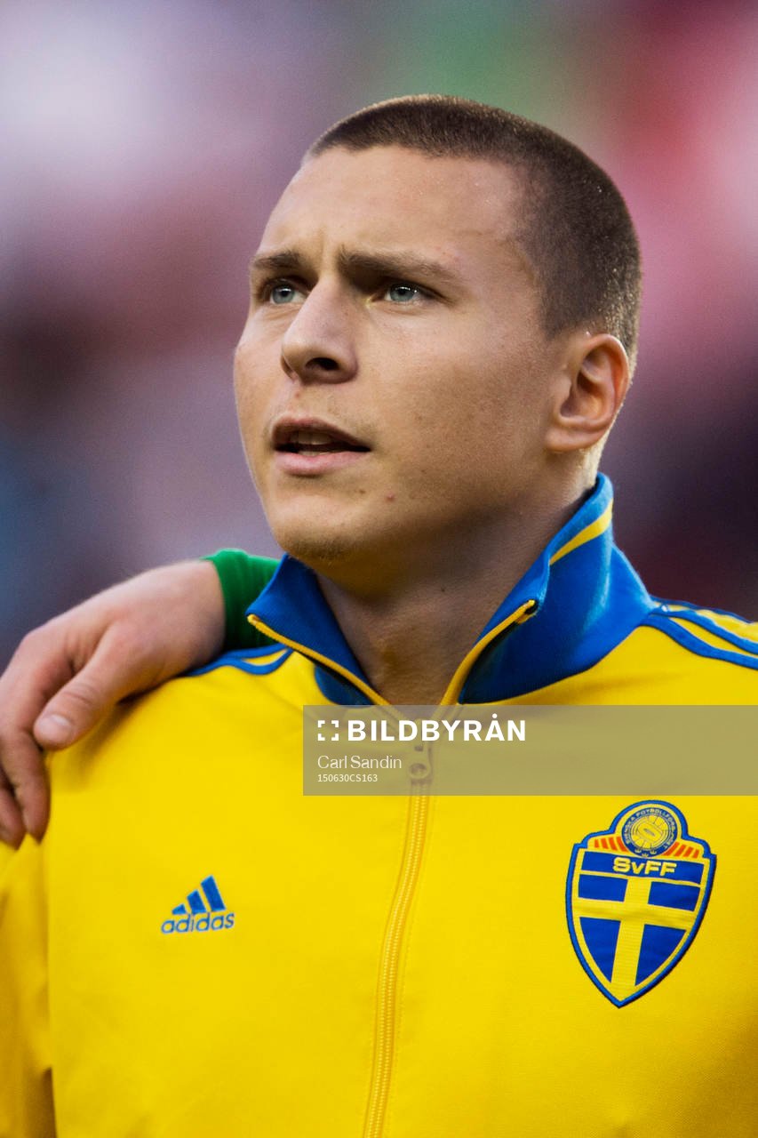 under Sveriges Victor Nilsson Lindelöf vid lineup innan