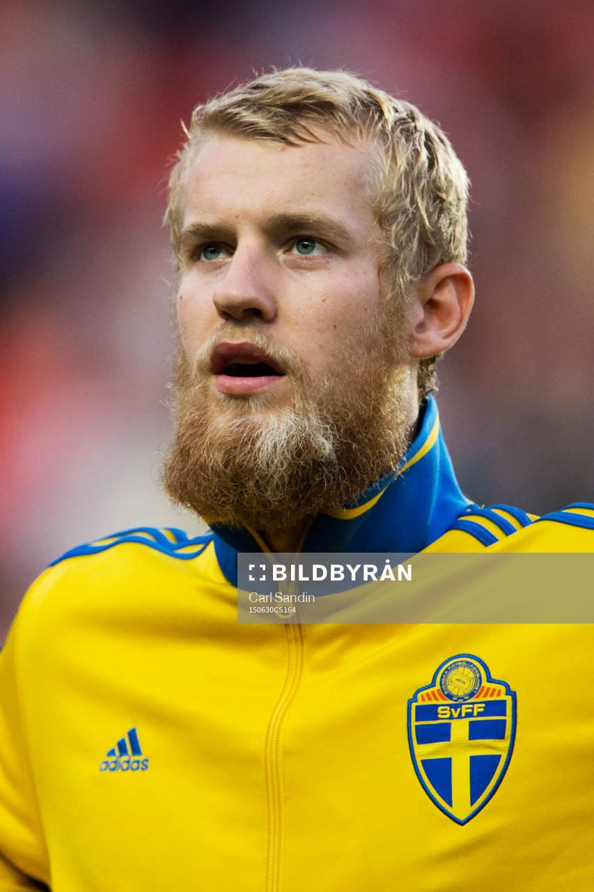 Sveriges Filip Helander vid lineup innan fotbollsmatchen i