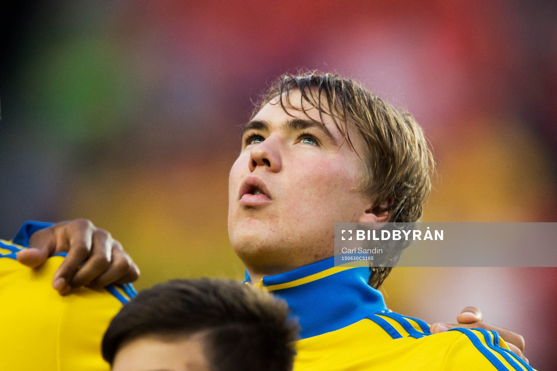 Sveriges Simon Tibbling vid lineup innan fotbollsmatchen i