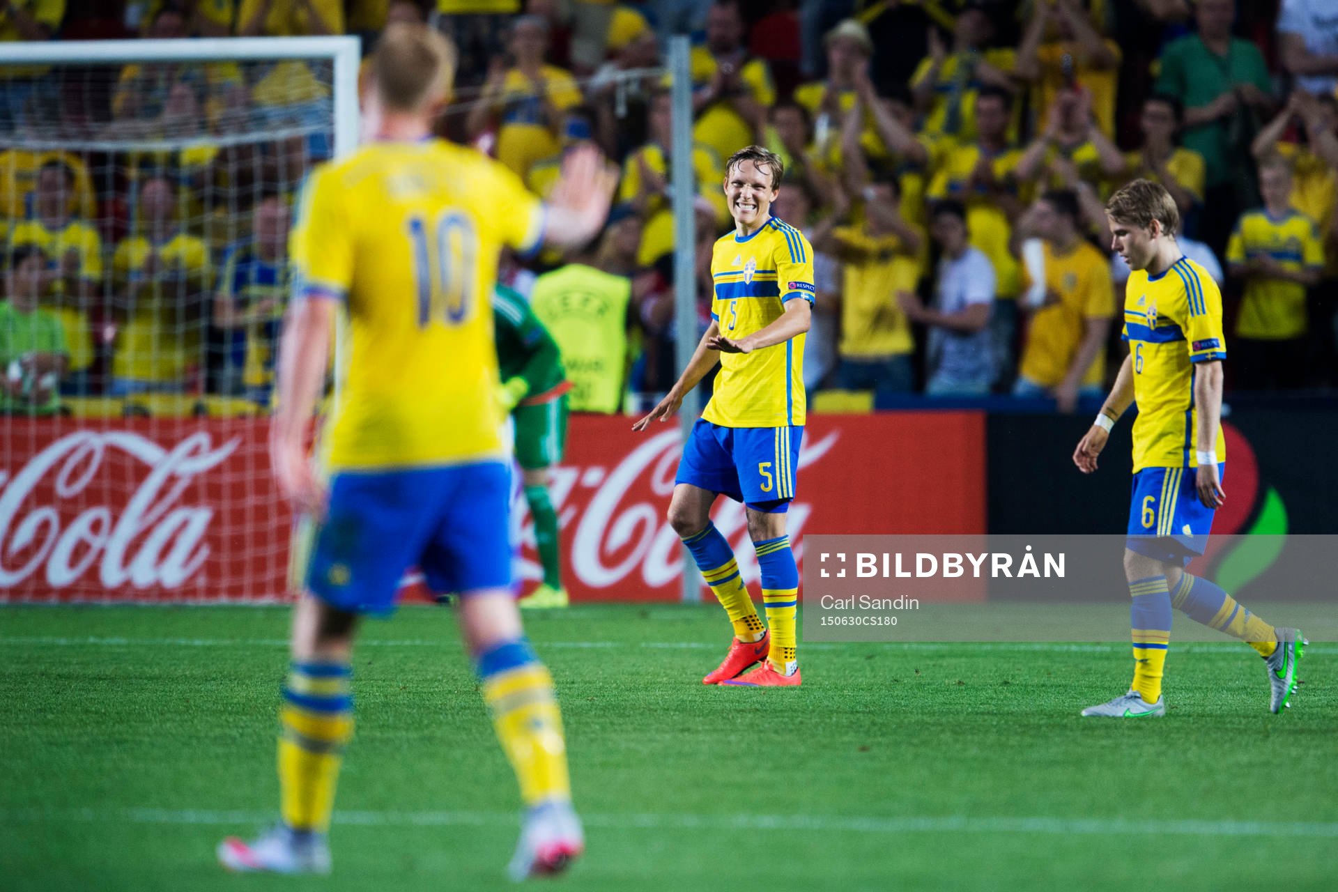 Sveriges Ludwig Augustinsson gestikulerar