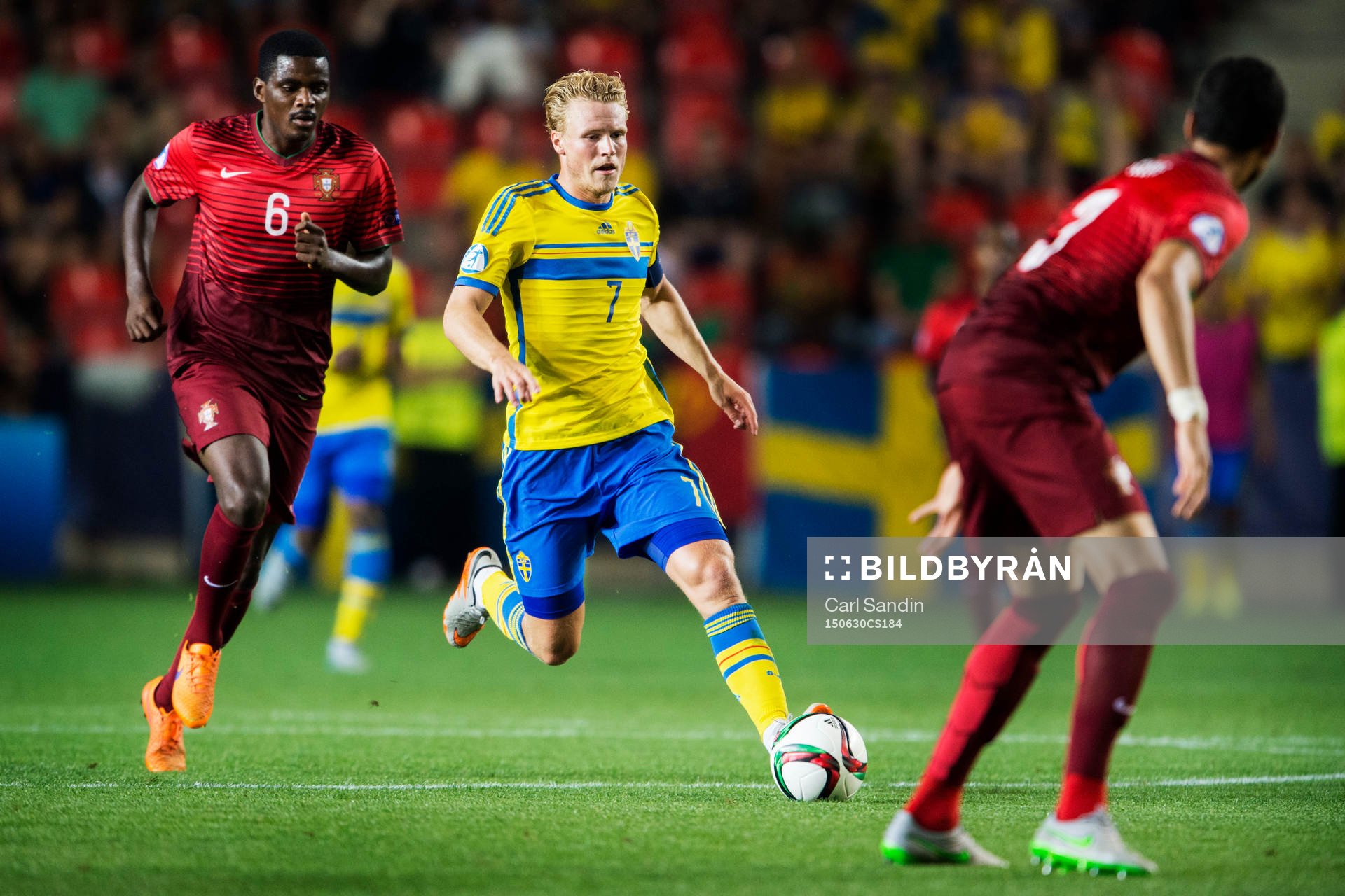 Portugals William Carvalho jagar Sveriges Oscar Hiljemark