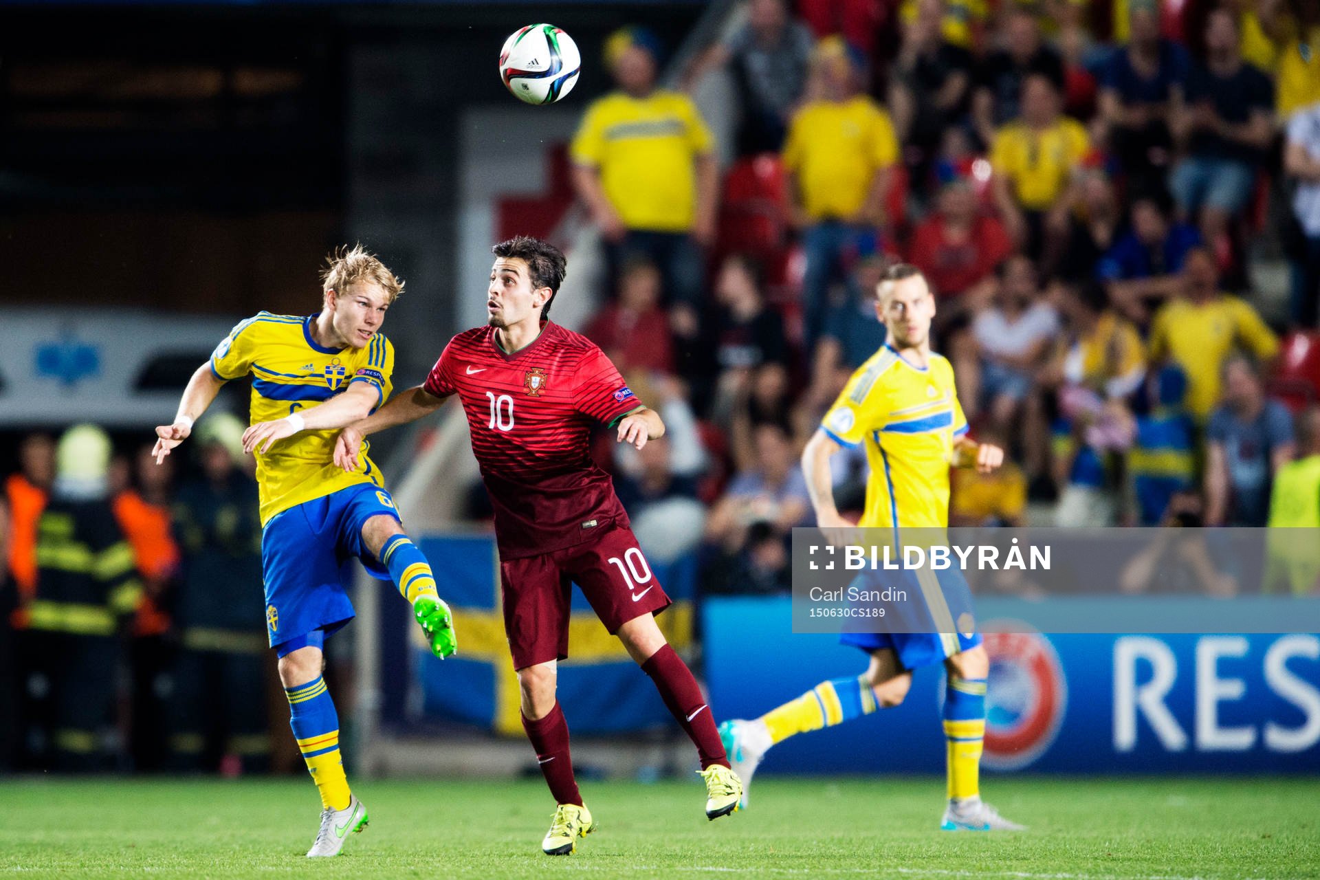 Sveriges Oscar Lewicki i nickduell med Portugals Bernardo
