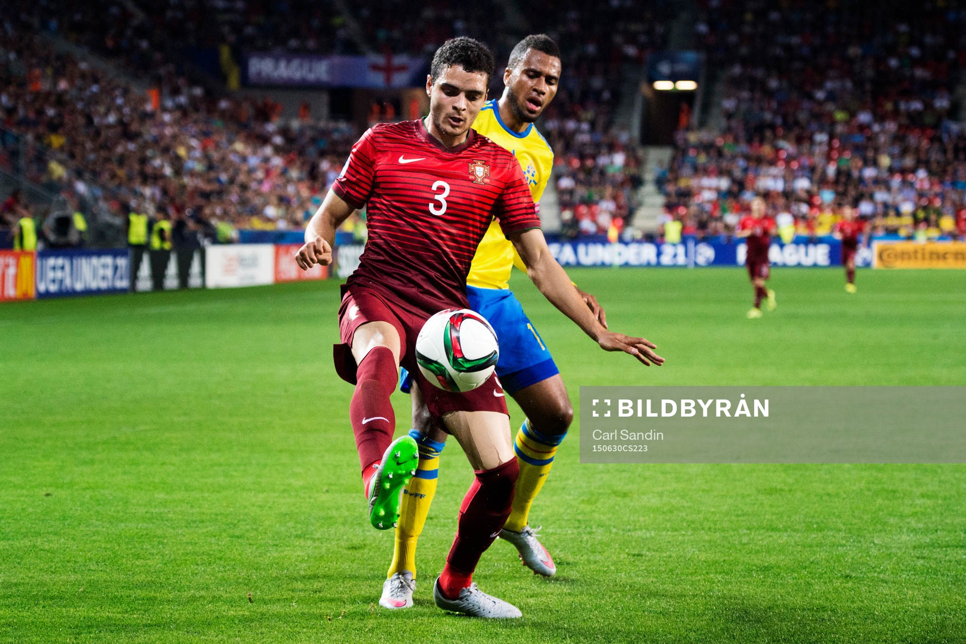 Portugals Tiago Ilori och Sveriges Isaac Kiese Thelin