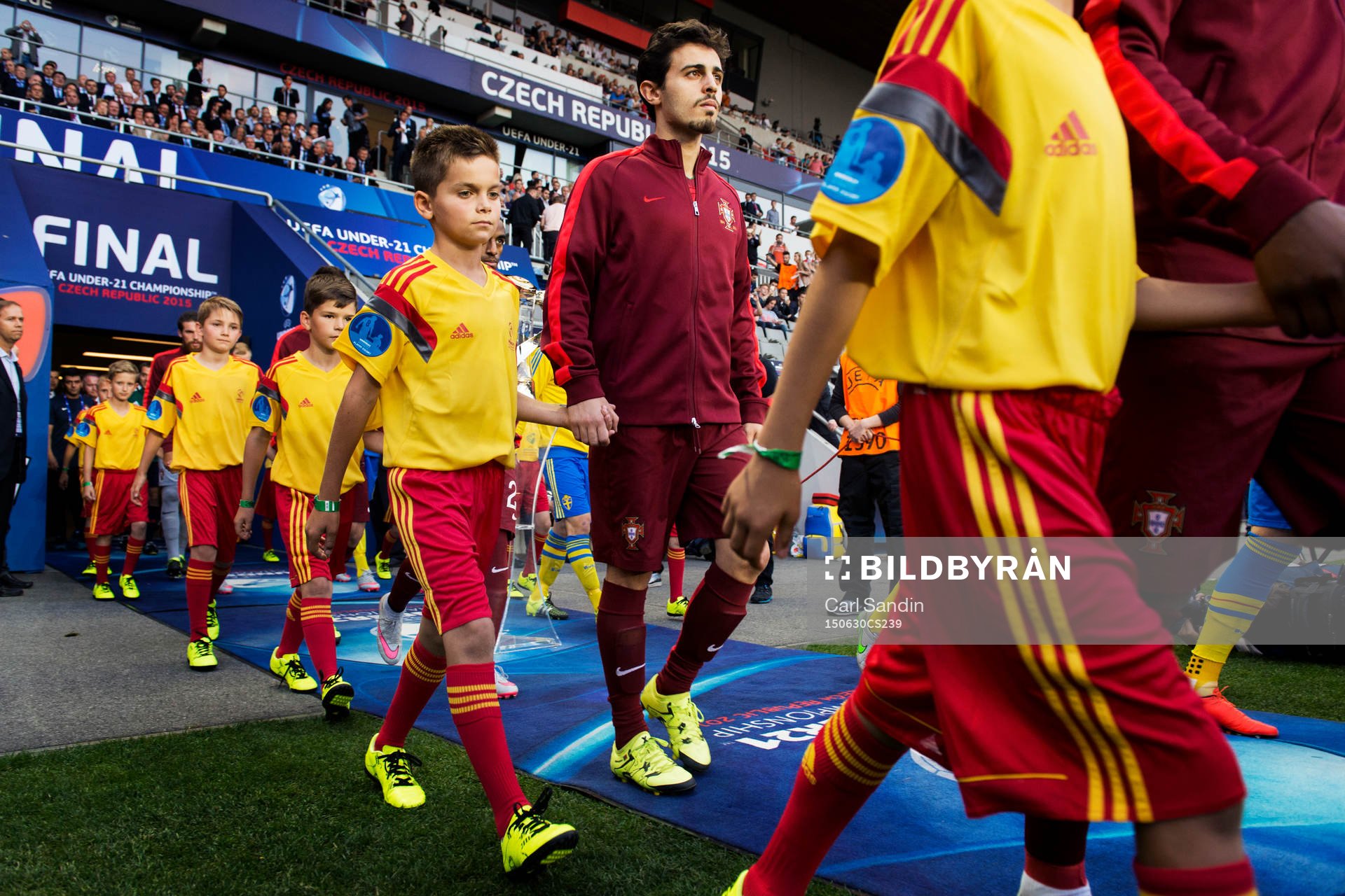 Portugals Bernardo Silva går in på arenan innan