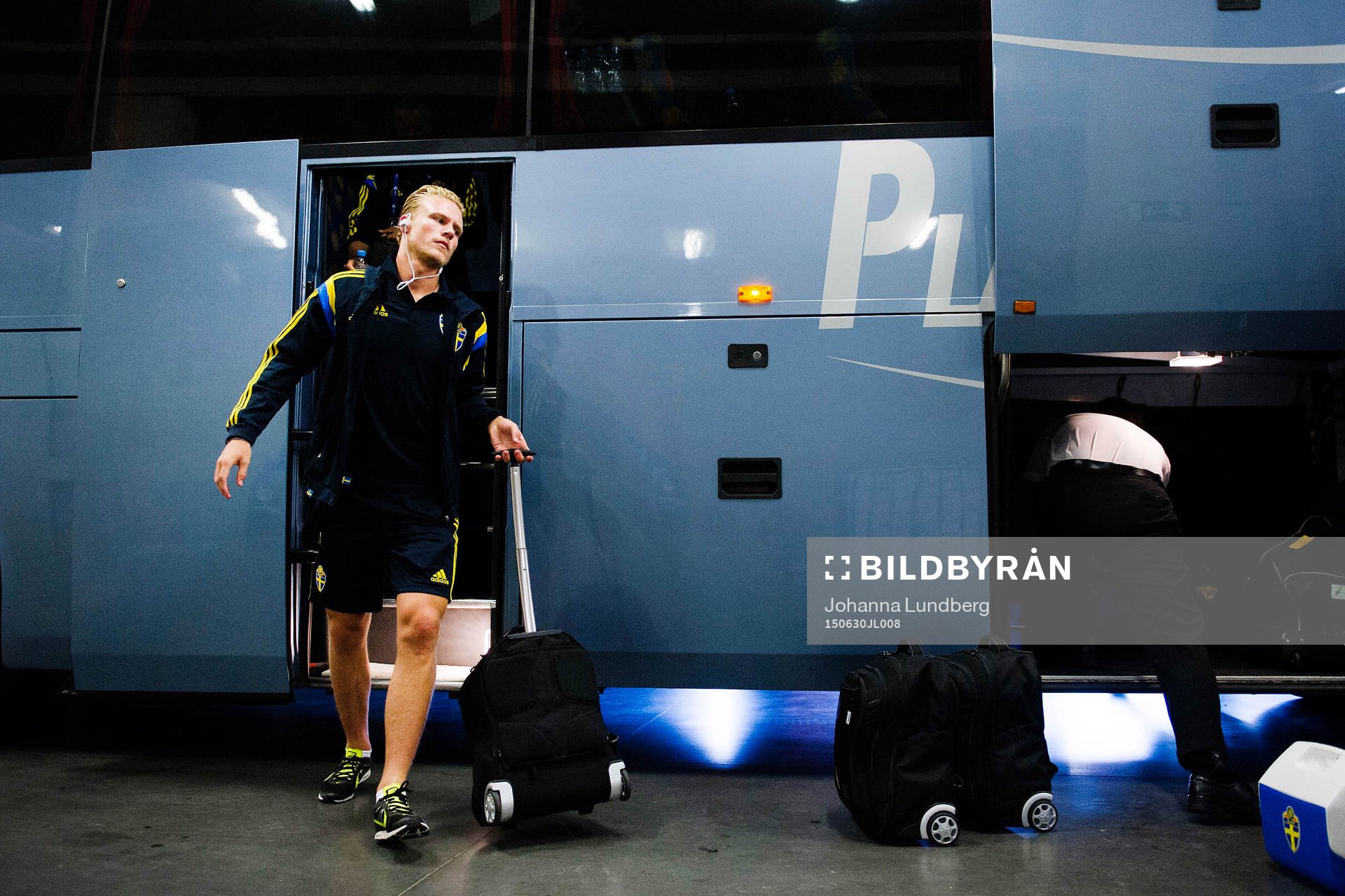 Sveriges Oscar Hiljemark kliver av bussen