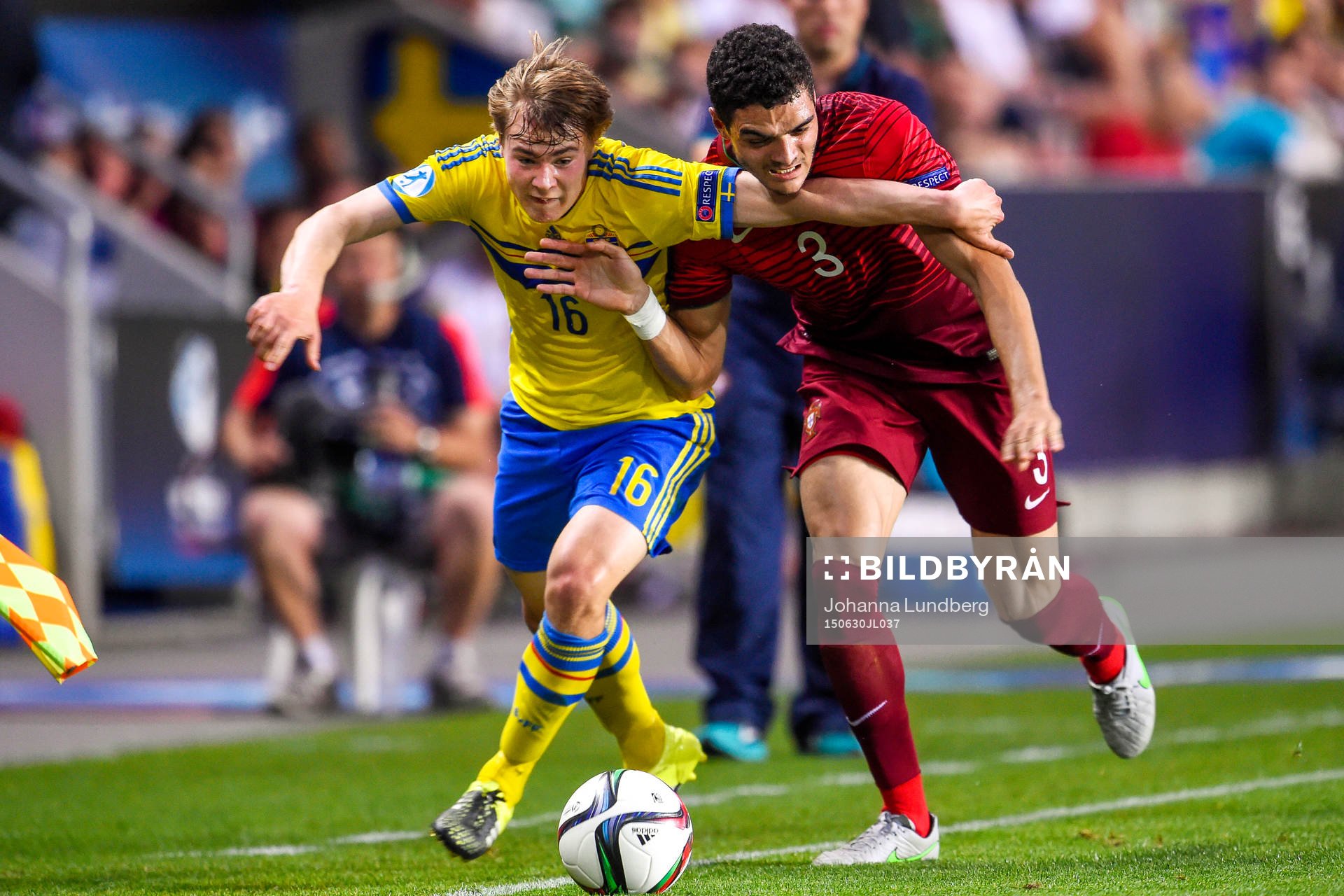 Sveriges Simon Tibbling och Portugals Tiago Ilori