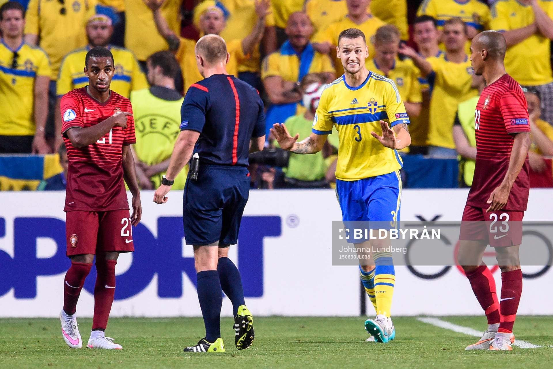 Portugals Ricardo och Sveriges Alexander Milosevic reagerar