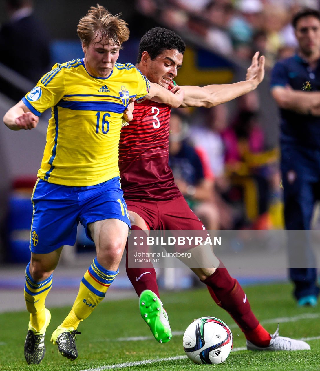 Sveriges Simon Tibbling och Portugals Tiago Ilori