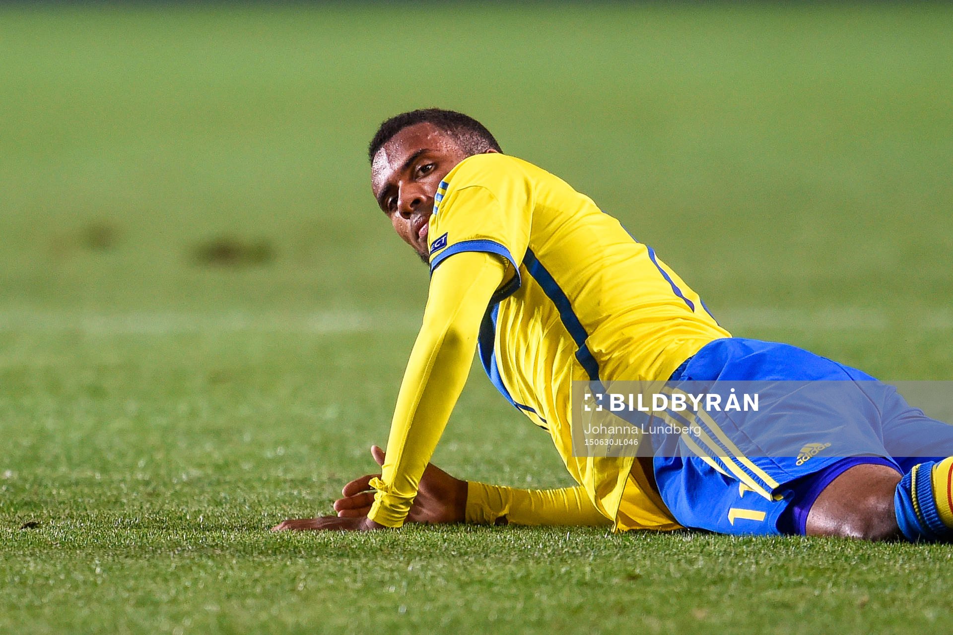 Sveriges Isaac Kiese Thelin har ont