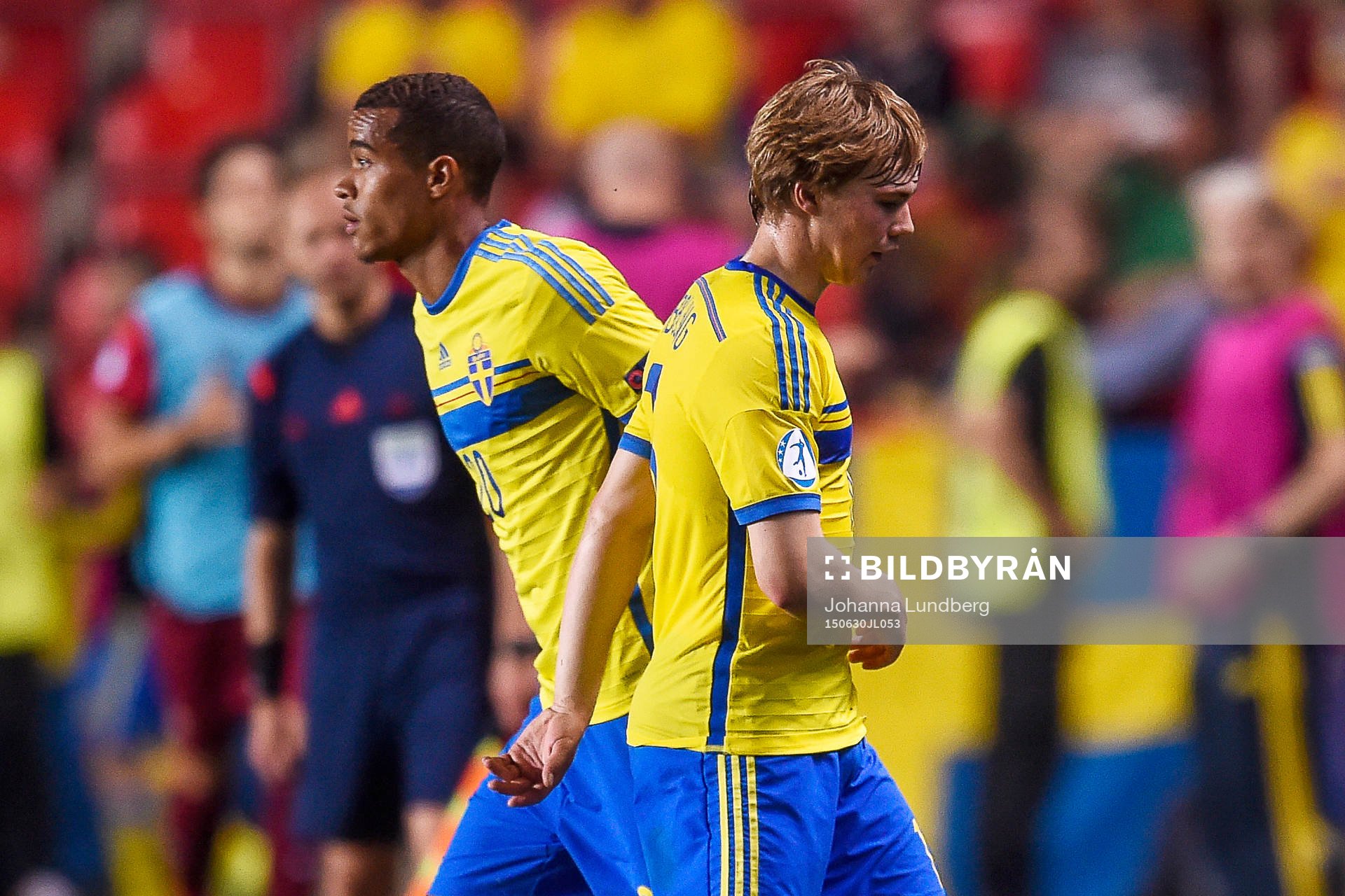 Sveriges Robin Quaison och Simon Tibbling i byte