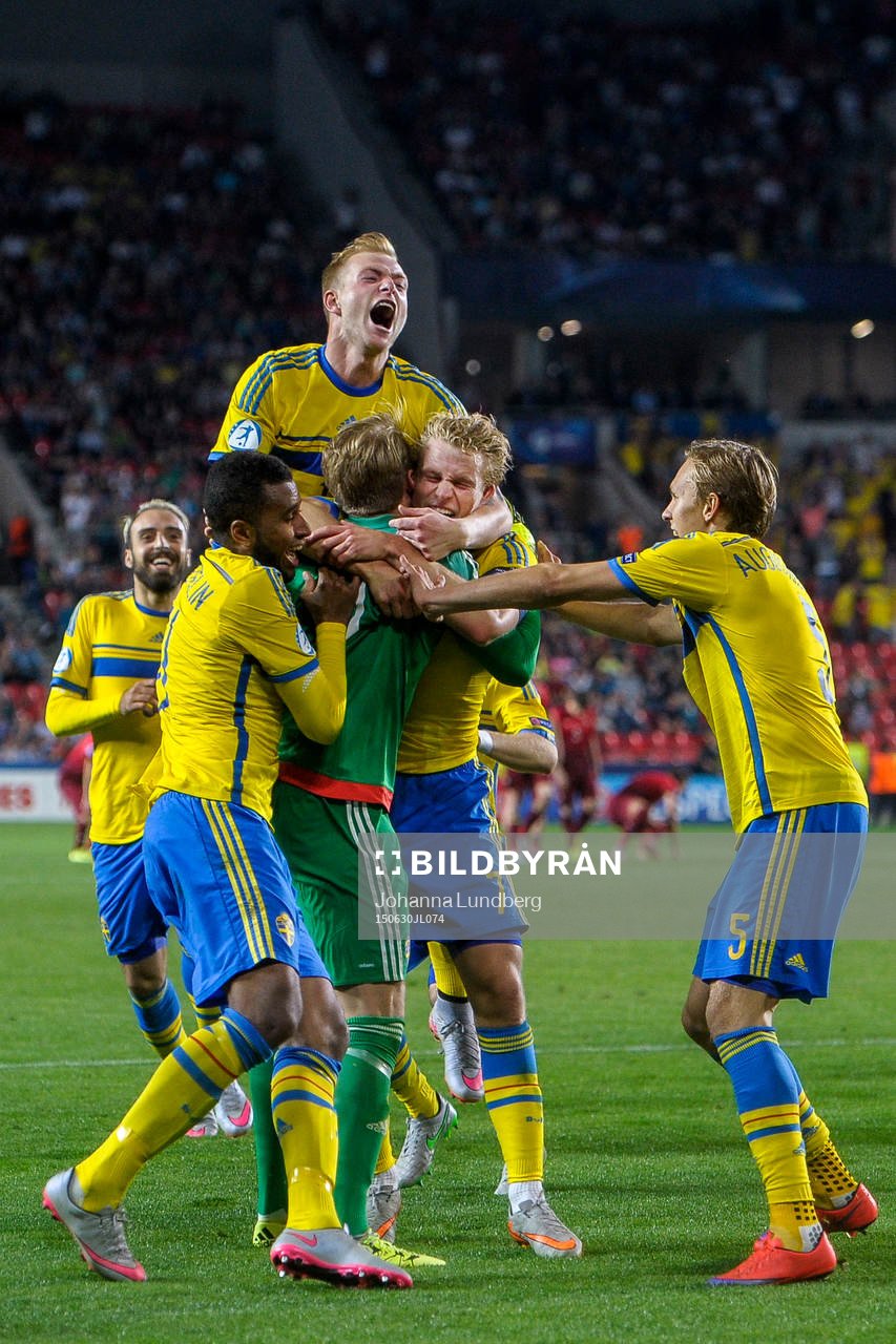 Sveriges spelare jublar