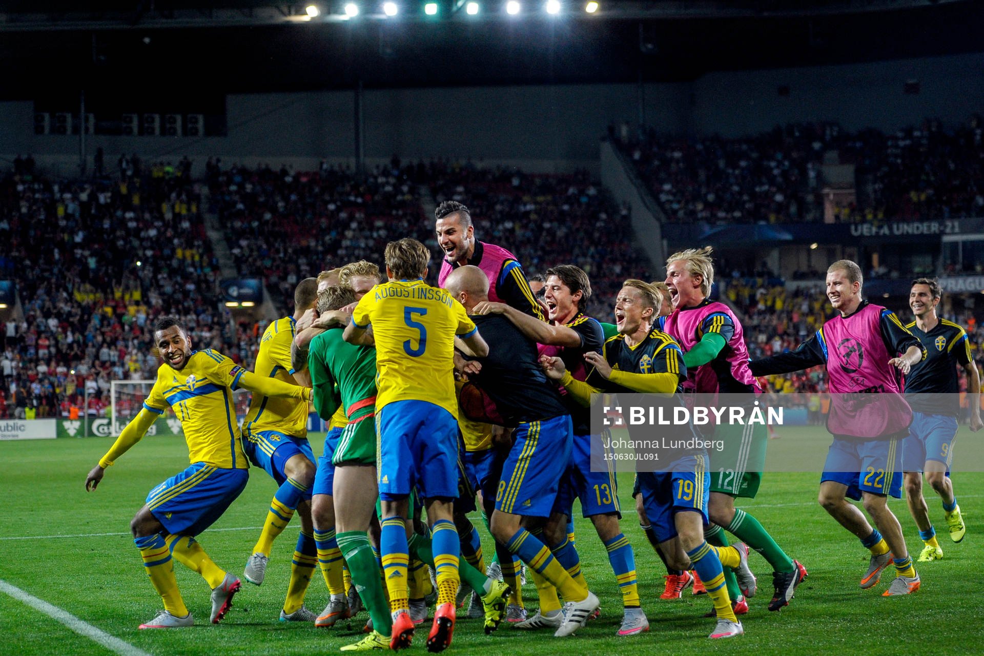 Sveriges spelare jublar