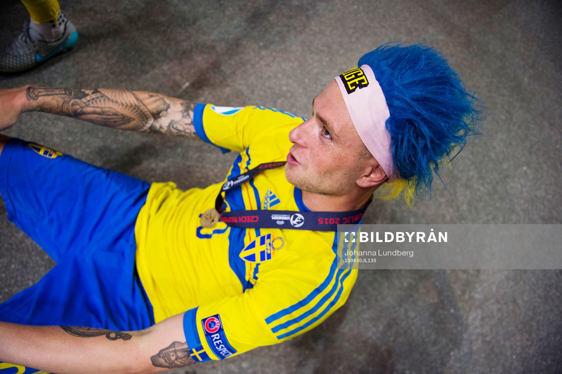 Sveriges John Guidetti lägger sig på marken
