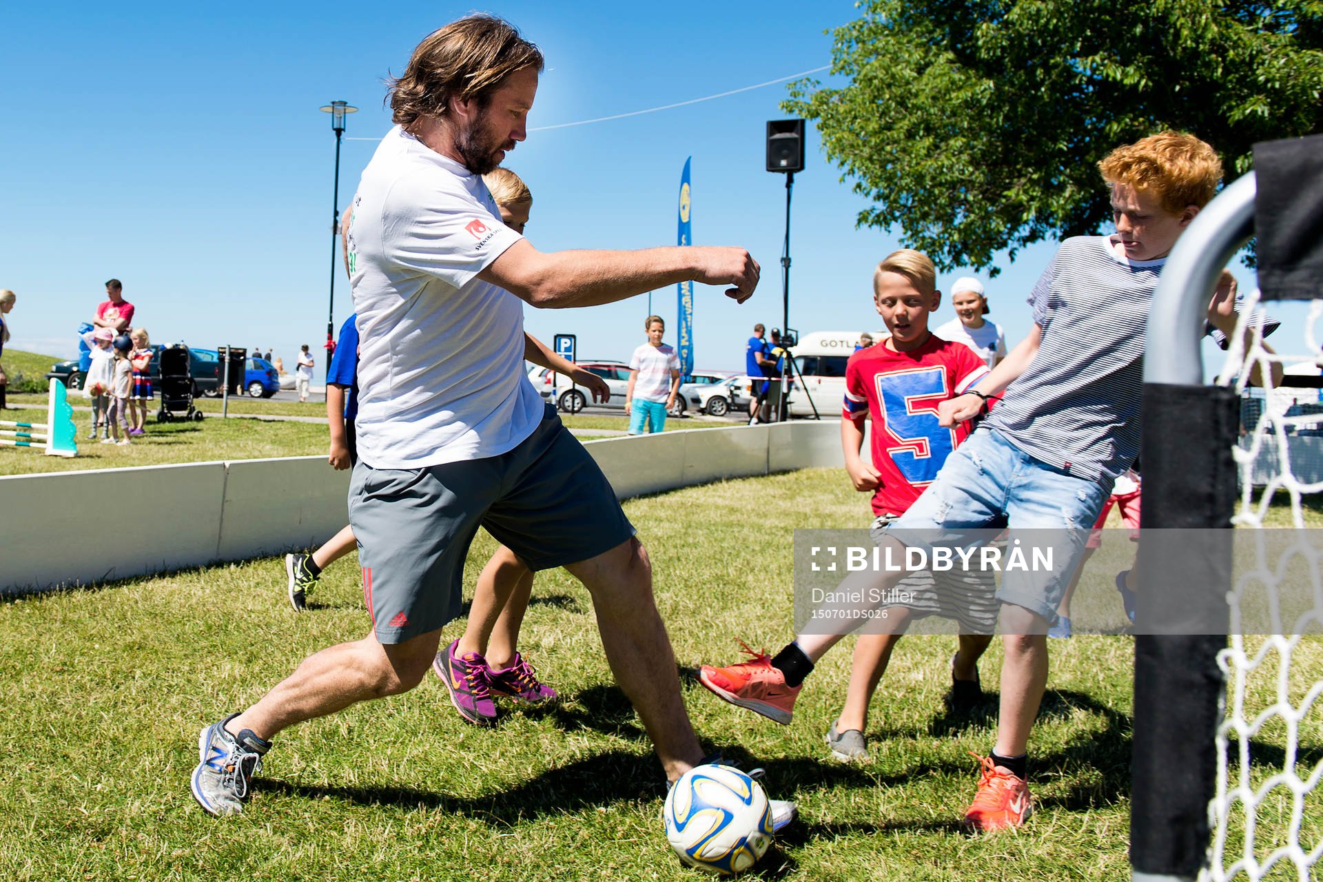 Peter Forsberg testar på fotboll