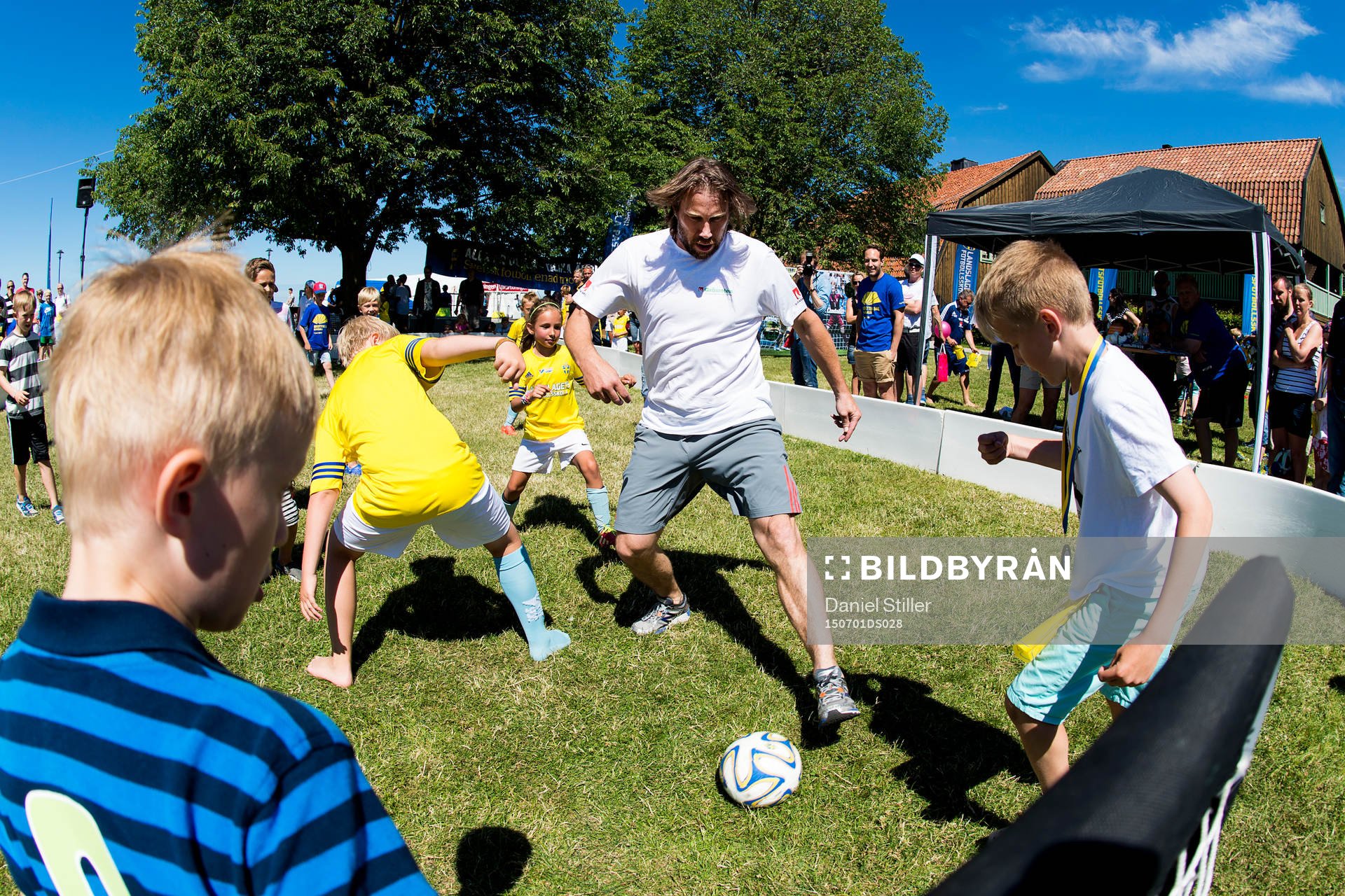 Peter Forsberg testar på fotboll