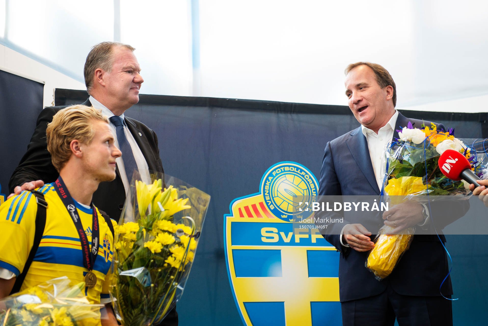Sveriges U21-landslag med Oscar Hiljemark hyllas av Svenska