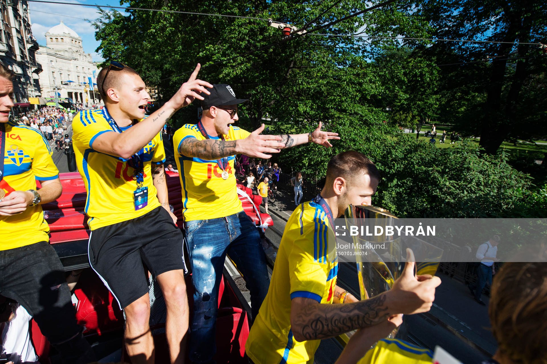 Victor Nilsson Lindelöf och John Guidetti jublar när