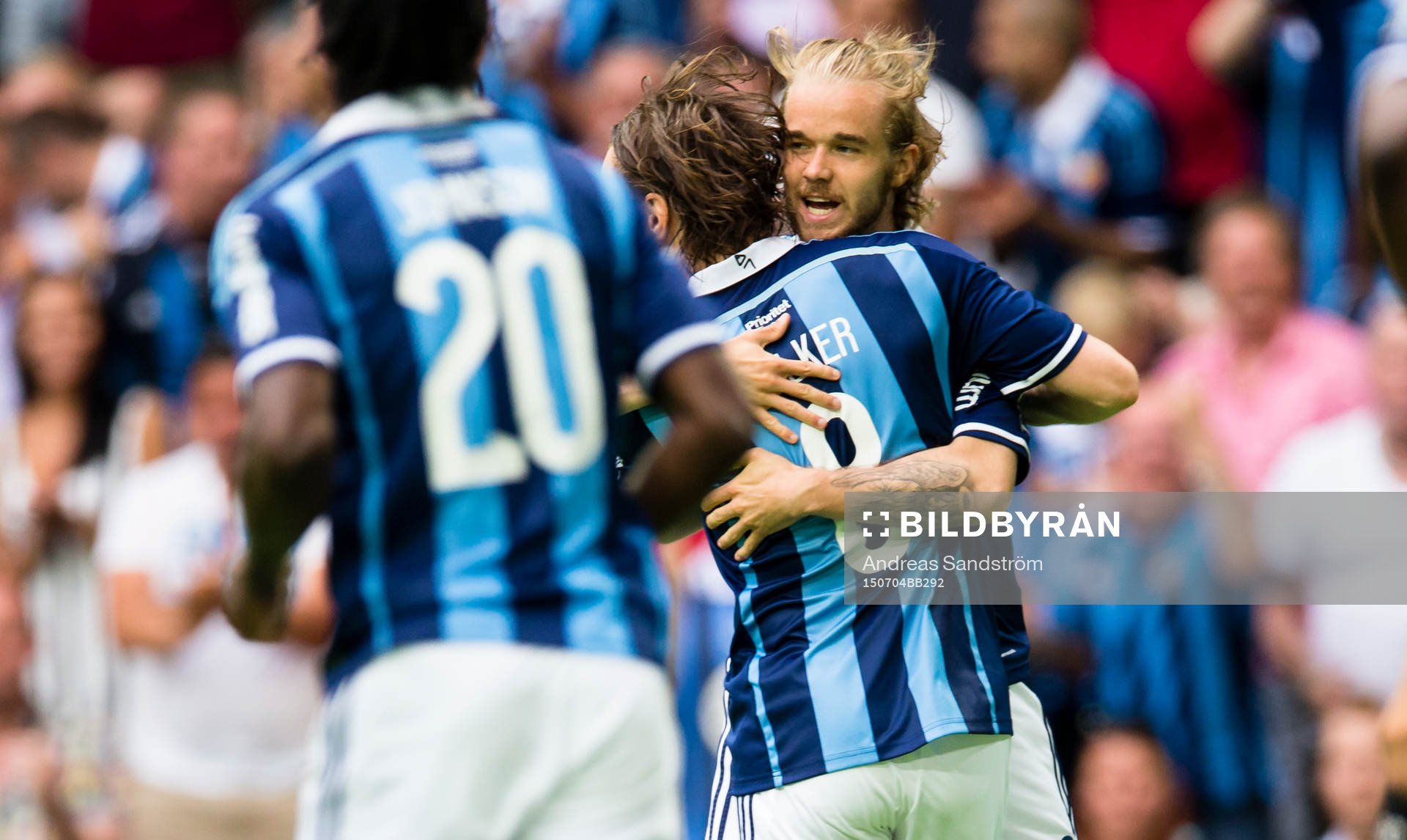 Djurgårdens Daniel Berntsen (h) gör 1-0 om omfamnas av