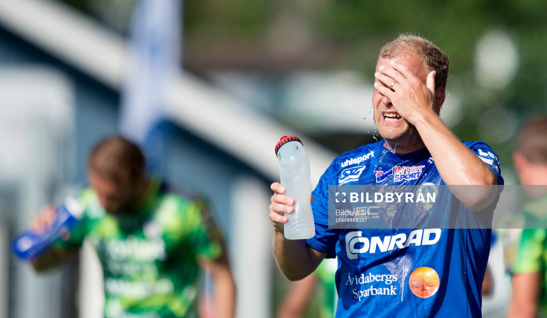 Åtvidabergs Kristian Bergström grinar illa