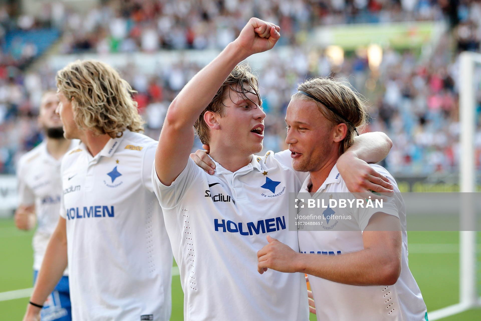 Norrköpings Alexander Fransson jublar med Nicklas Bärkroth