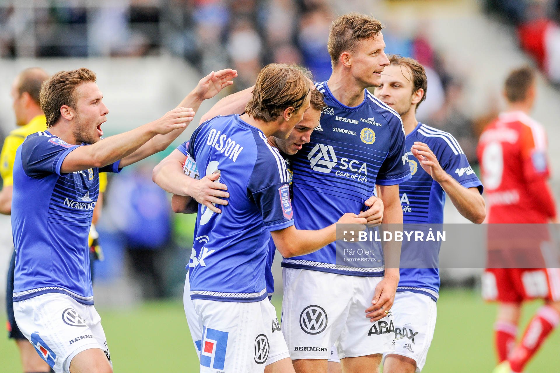 Sundsvalls spelare jublar efter Rúnar Már Sigurjónsson gjort mål under fotbollsmatchen i Allsvenskan mellan GIF Sundsvall och IFK Göteborg den 5 Juli 2015 i Sundsvall.