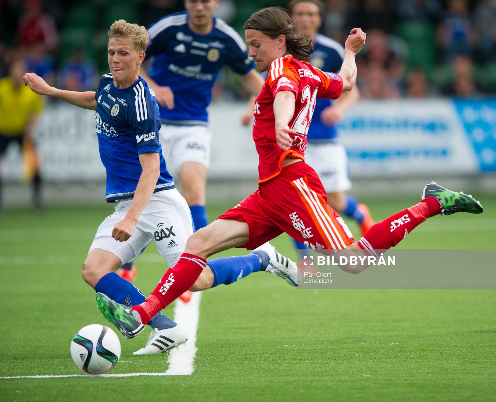IFK Göteborgs Lasse Vibe i närkamp mot Sundsvalls Joakim