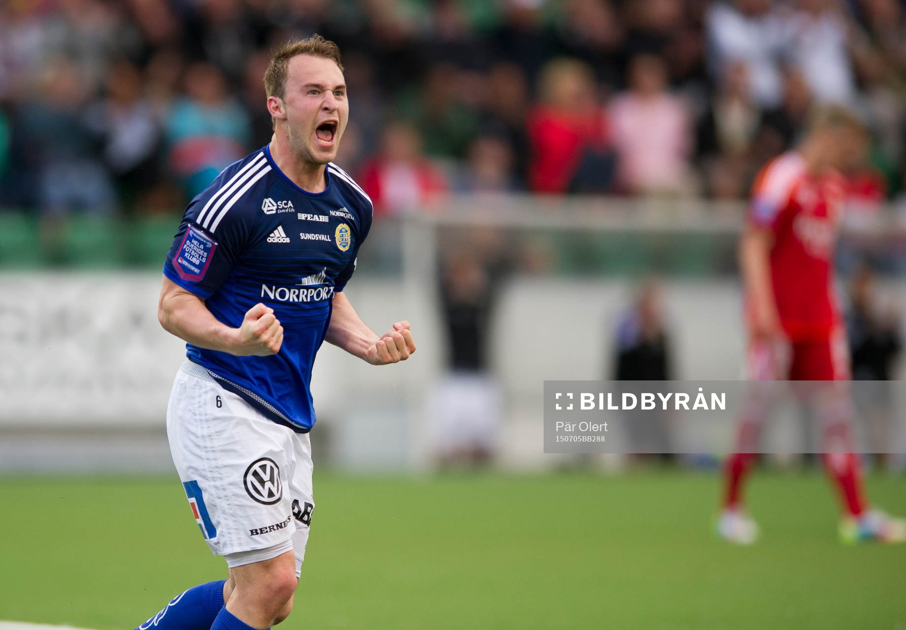 Sundsvalls Rúnar Már Sigurjónsson jublar efter 2-2 målet under fotbollsmatchen i Allsvenskan mellan GIF Sundsvall och IFK Göteborg den 5 Juli 2015 i Sundsvall.