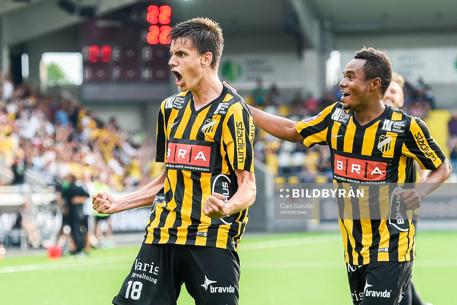 Häckens Alexander Jeremejeff firar efter 3-2 under fotbollsmatchen i Allsvenskan mellan Häcken och Helsingborg den 5 juli 2015 i Göteborg.