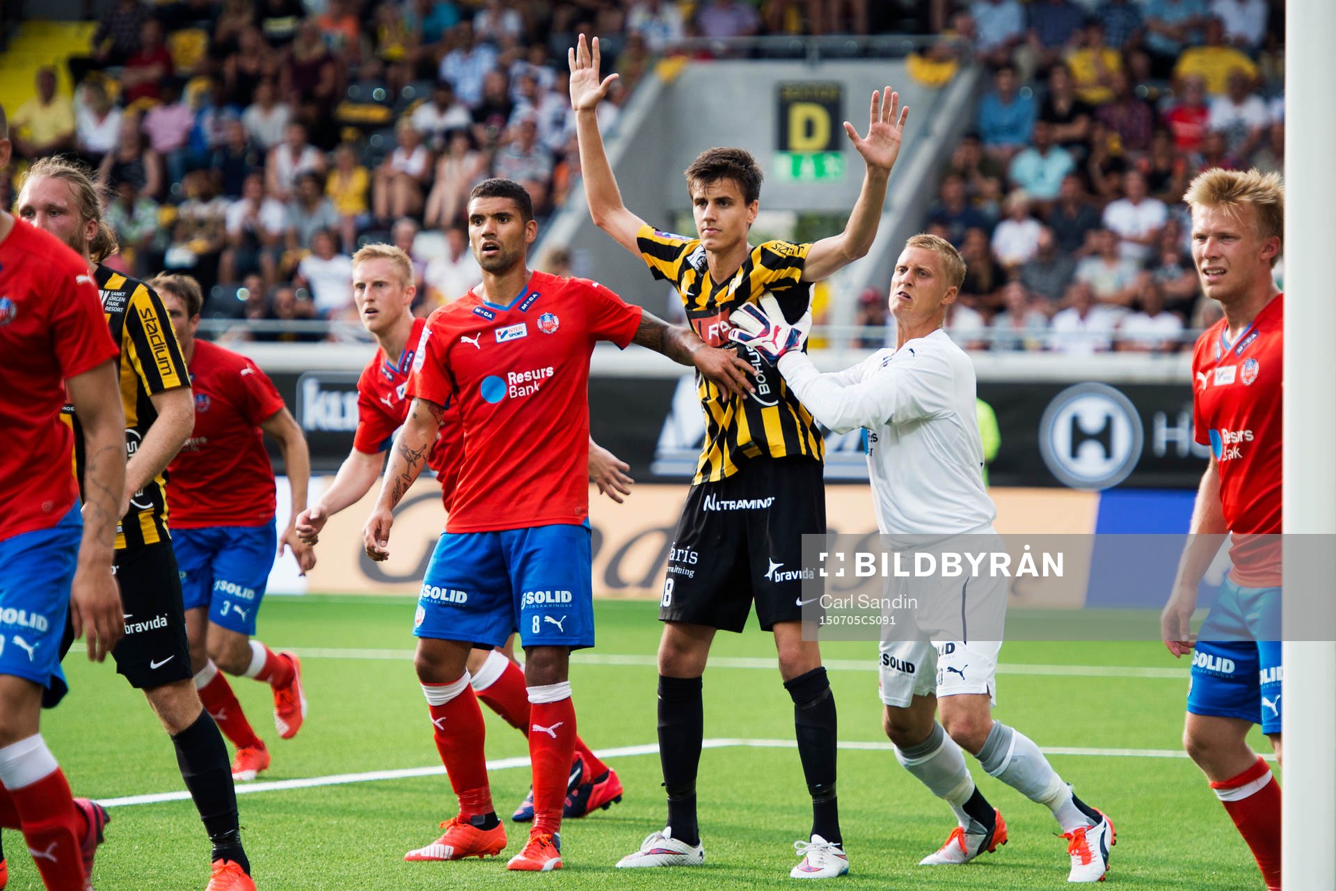 Helsingborgs Victor Palsson (v) och målvakt Pär Hansson