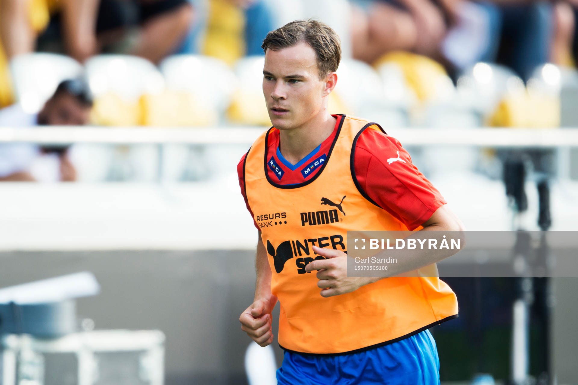 Helsingborgs Anton Wede värmer upp
