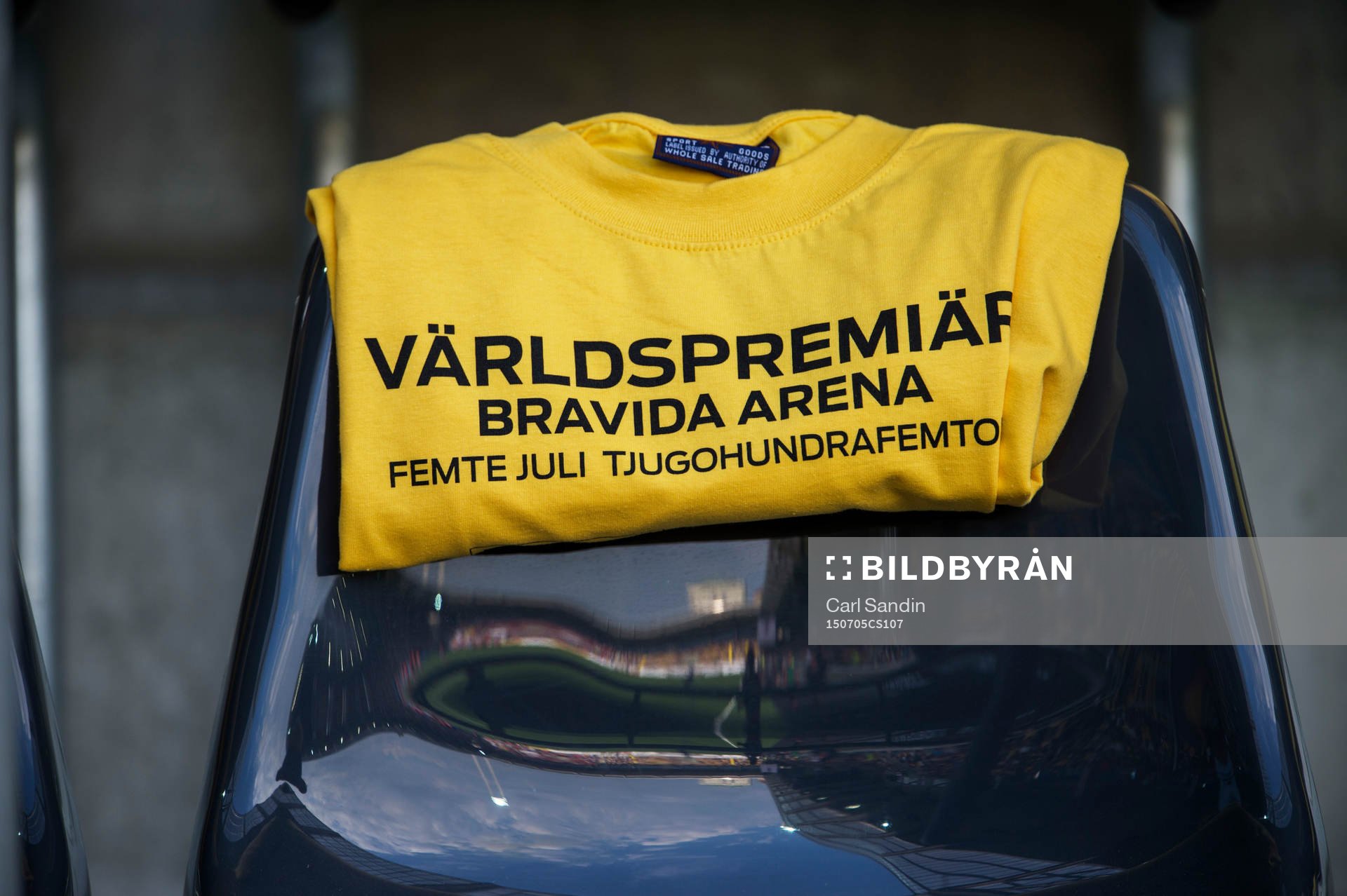 En tröja med texten Världspremiär Bravida Arena
