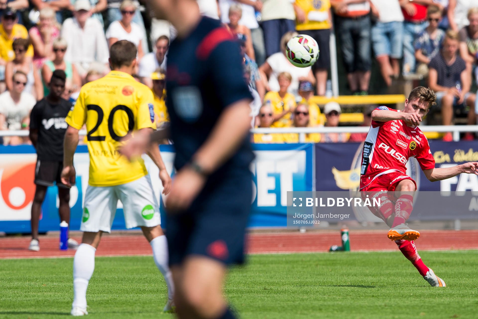 Elfsborgs Adam Lundqvist lägger en frispark