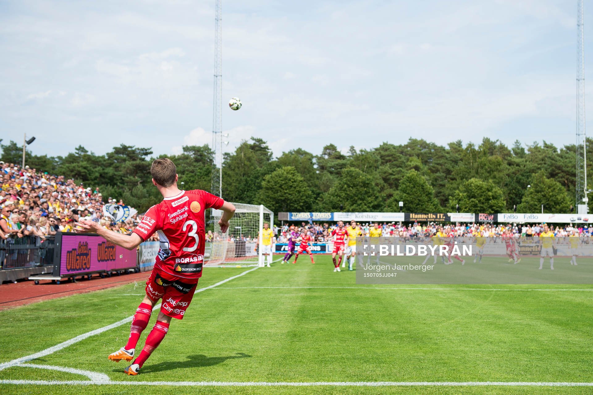 Elfsborgs Adam Lundqvist lägger en hörna